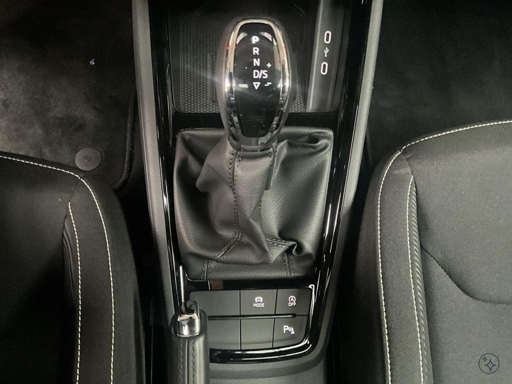 Skoda Kamiq Monte-Carlo+DSG+LM18+P.Park&Go+AHK+LED+NAVI+DAB (2025) - Photo 14