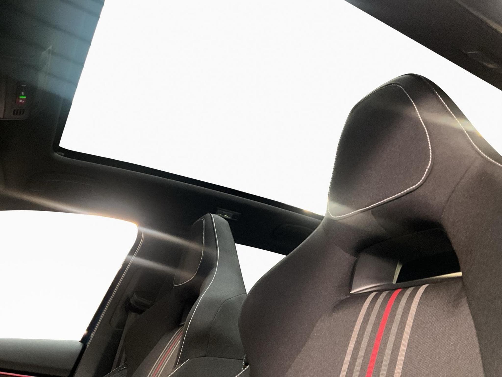Skoda Kamiq Monte-Carlo+DSG+LM18+P.Park&Go+AHK+LED+NAVI+DAB (2025) - Photo 18