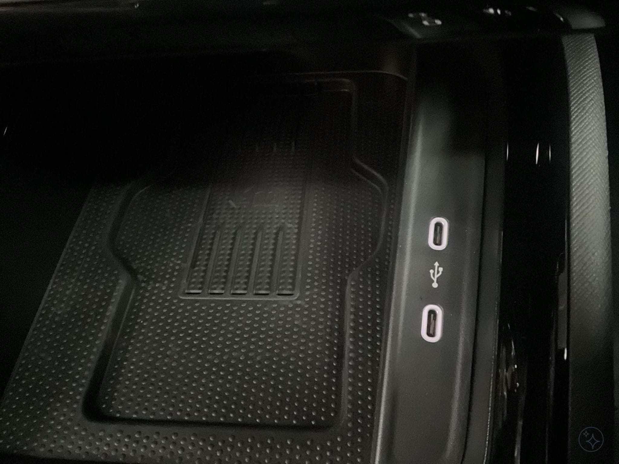 Skoda Kamiq Monte-Carlo+DSG+LM18+P.Park&Go+AHK+LED+NAVI+DAB (2025) - Photo 17