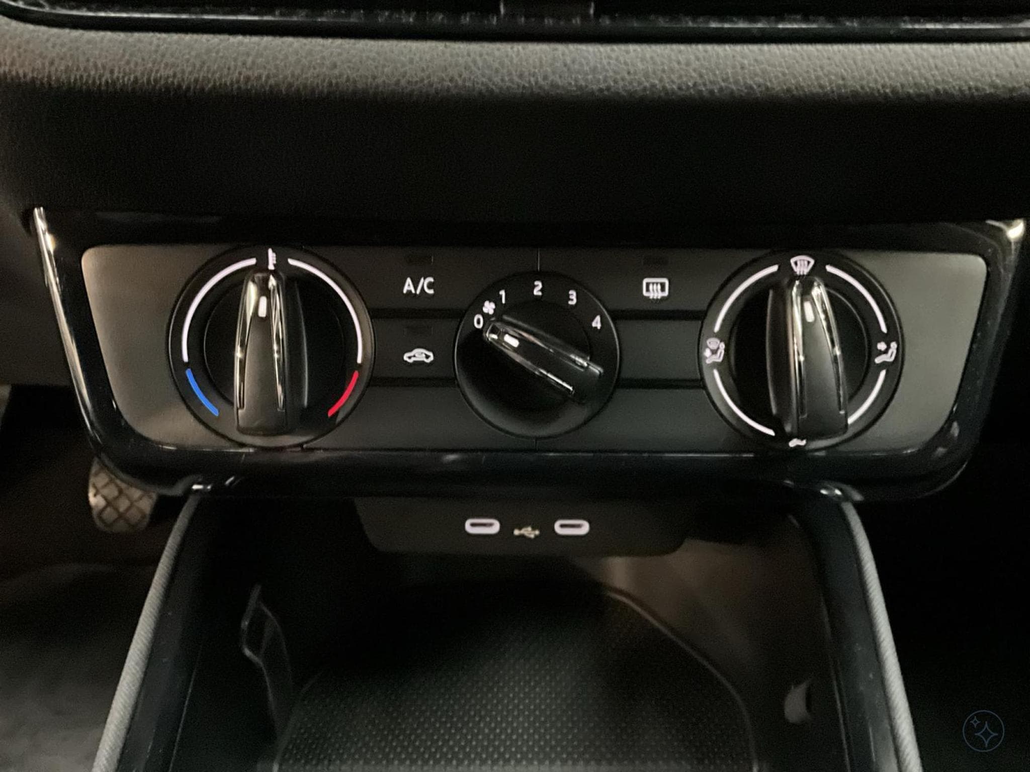 Skoda Fabia Essence+BVM+LED+DAB (2024) - Photo 17