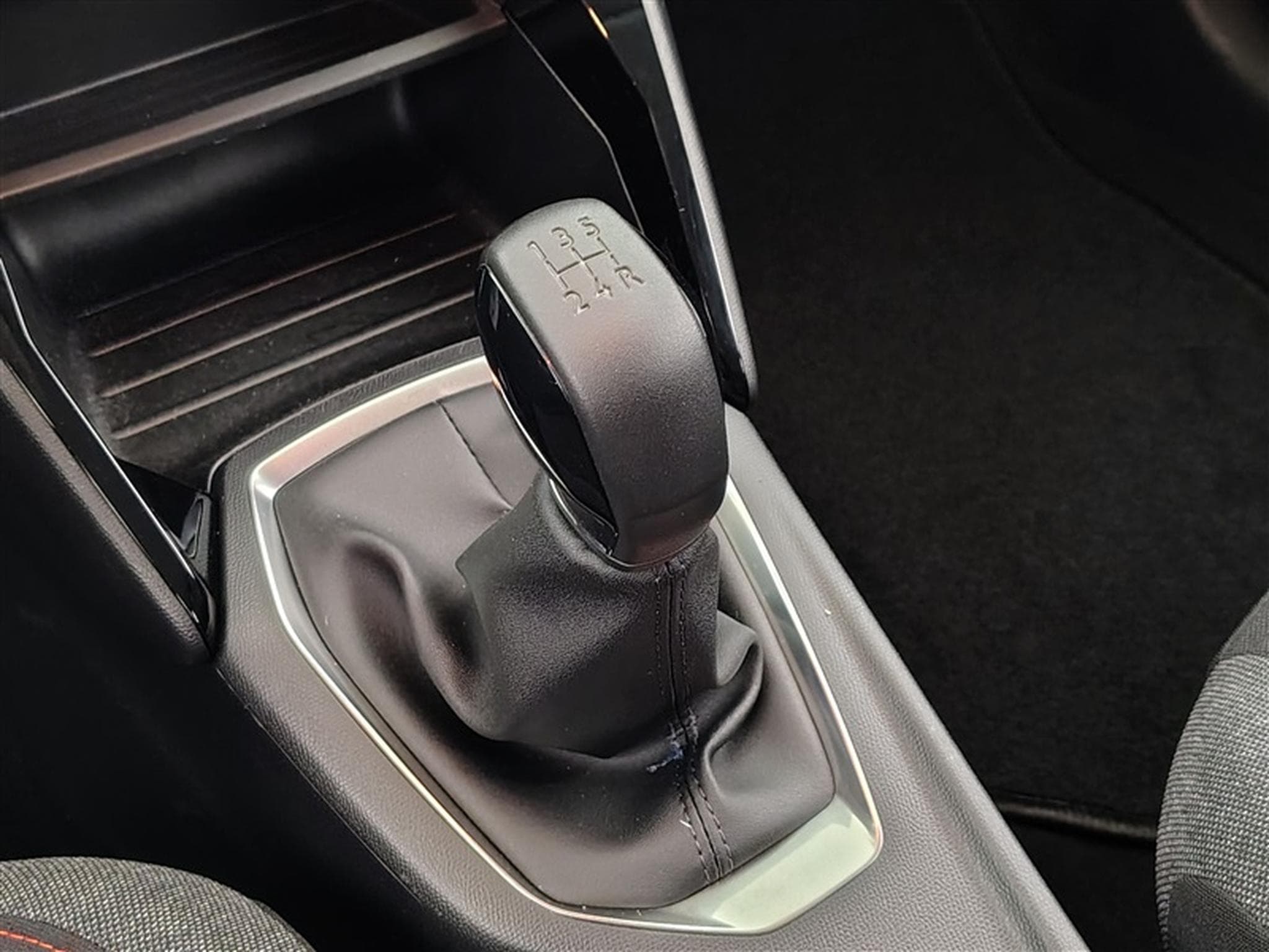 Peugeot 208 1.2i PureTech Active Pack (2022) - Photo 11