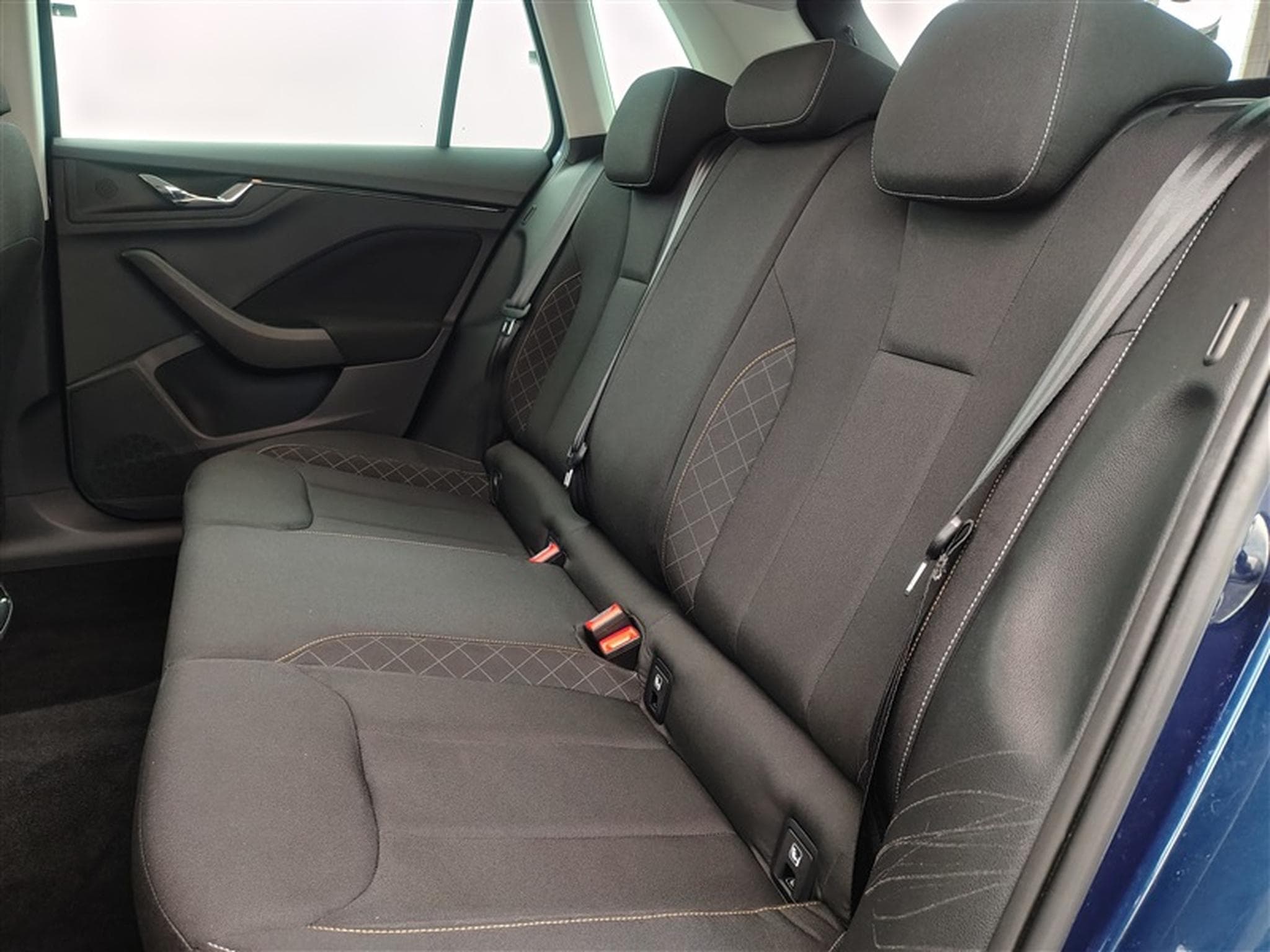 Skoda Kamiq 1.0 TSI Ambition APP / FULL LED / CAMERA / JA 16" (2021) - Photo 13