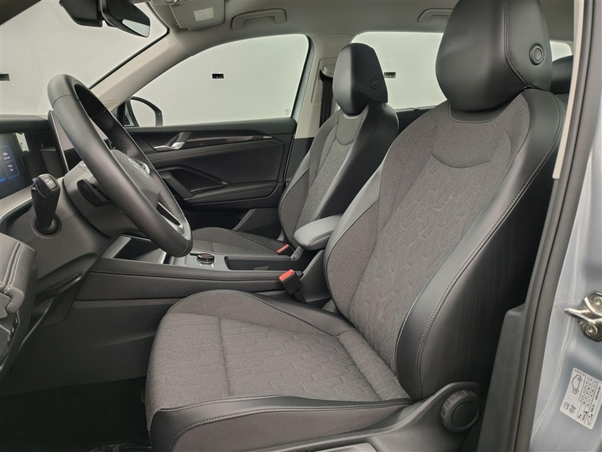 VW Tayron 1.5 e-TSi 150cv DSG Elegance 7PL / S-CUIR / NAVI / CAMERA360 (2025) - Photo 7