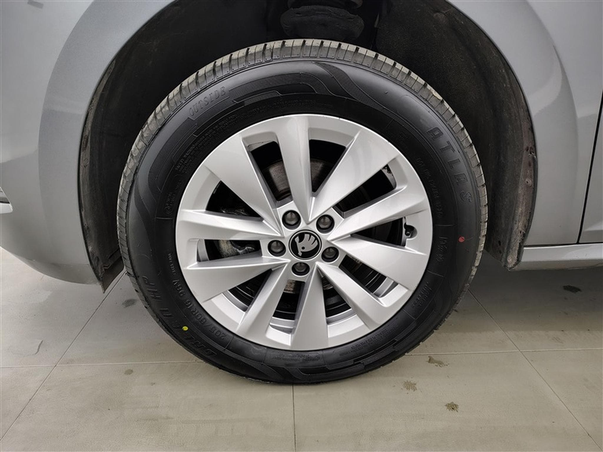Skoda Kamiq 1.0 TSI 115Cv Selection CARPLAY / CAMERA / ALU / PDC (2025) - Photo 6