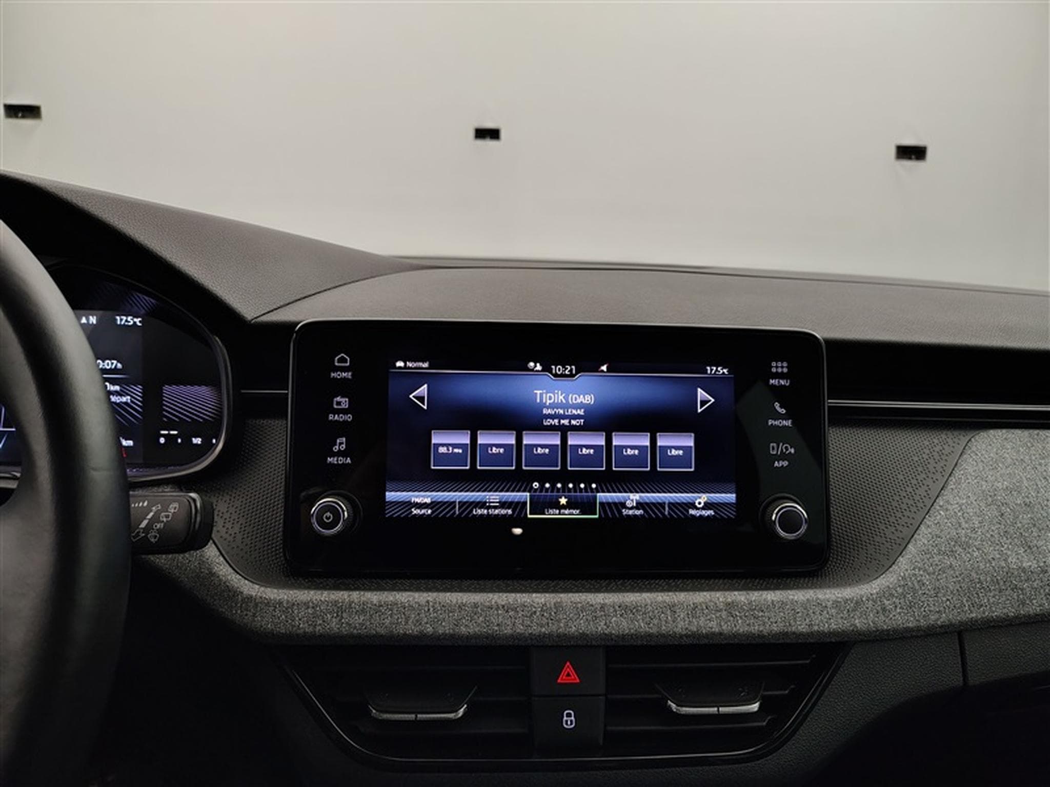 Skoda Kamiq 1.0 TSI 115Cv Selection CARPLAY / CAMERA / ALU / PDC (2025) - Photo 11
