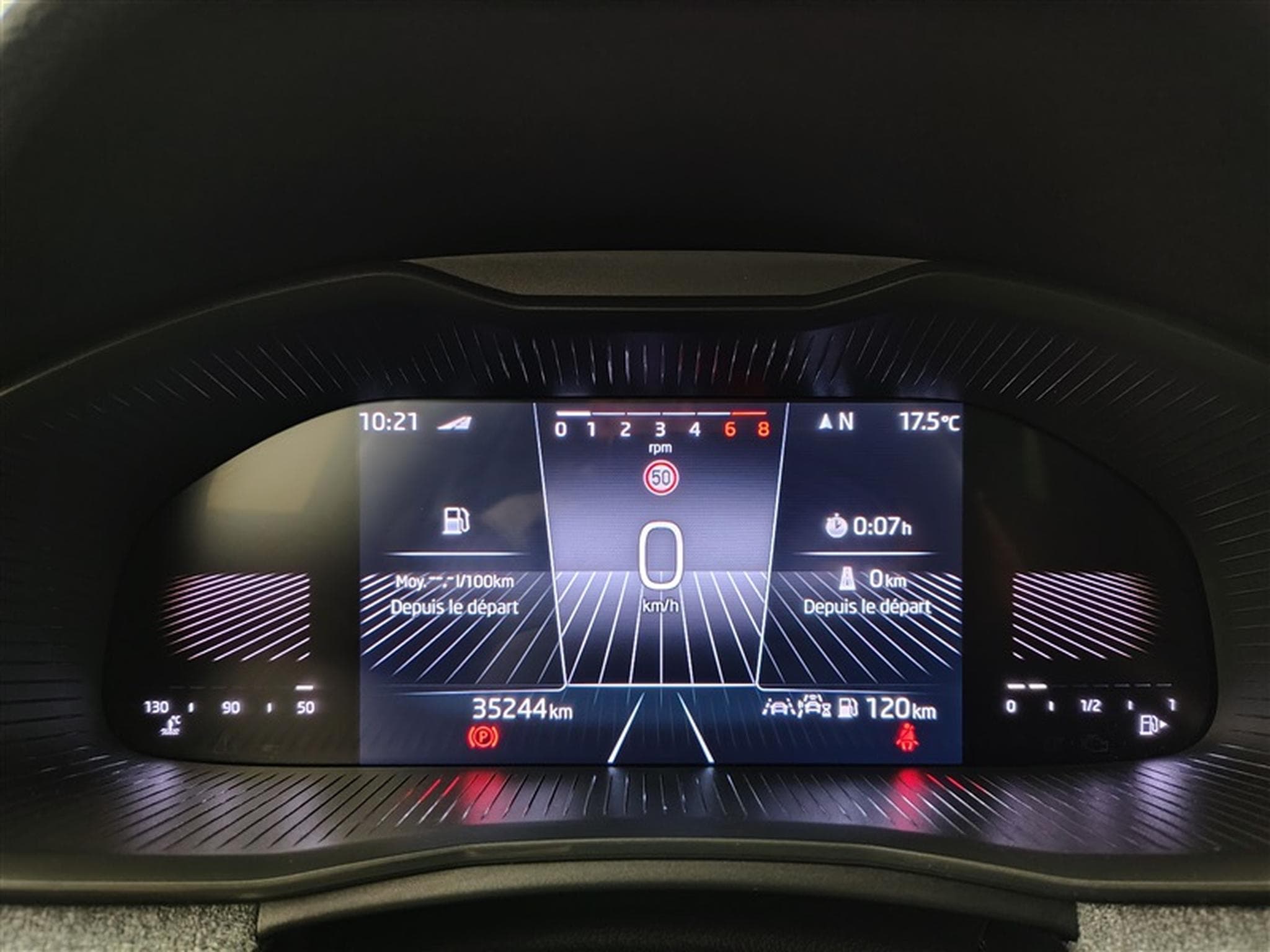 Skoda Kamiq 1.0 TSI 115Cv Selection CARPLAY / CAMERA / ALU / PDC (2025) - Photo 10
