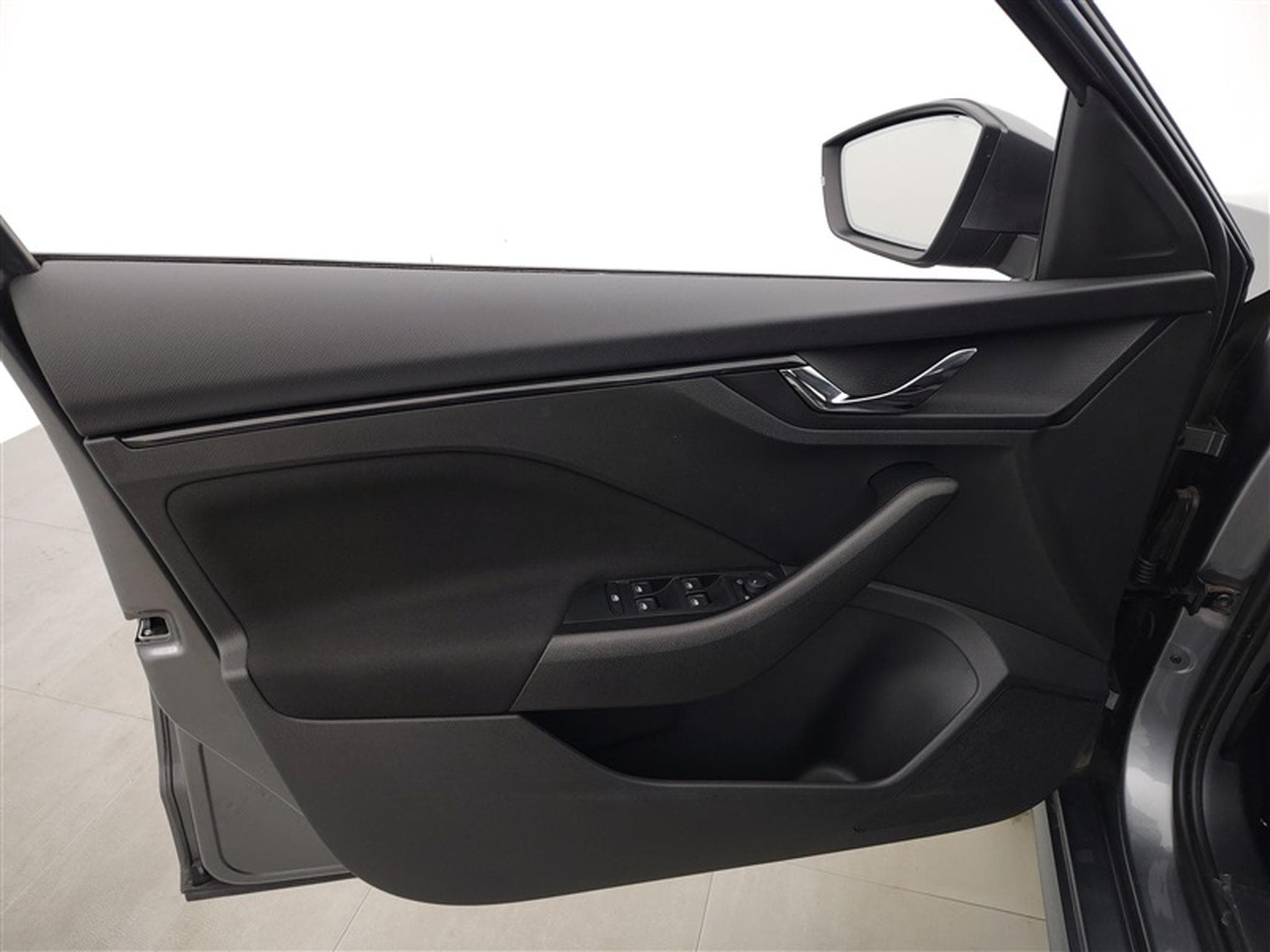 Skoda Kamiq 1.0 TSI 115Cv Selection CARPLAY / CAMERA / ALU / PDC (2025) - Photo 16