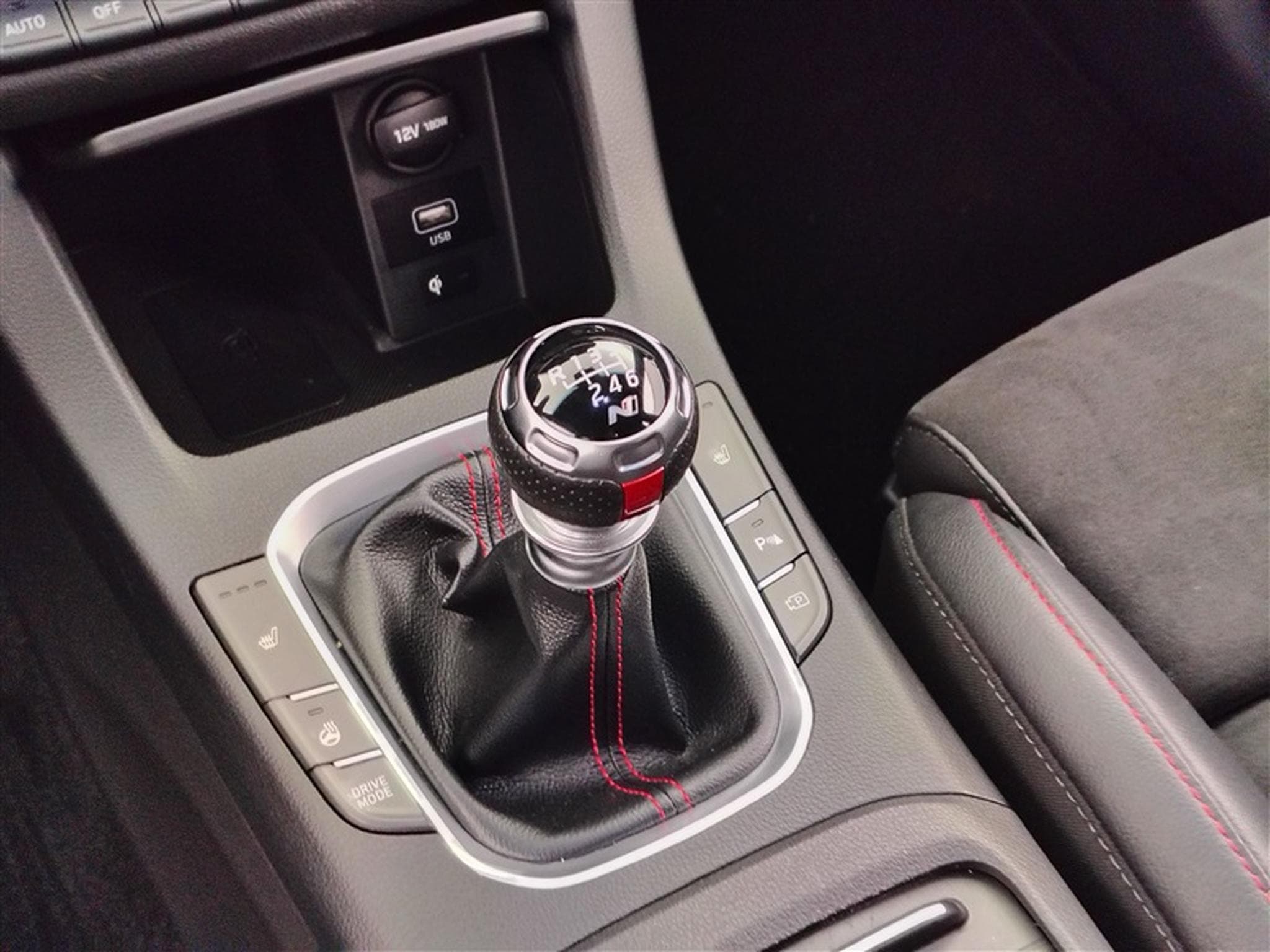 Hyundai i30 1.5 T-GDi MHEV N-Line Carplay / caméra / ciel étoilé (2024) - Photo 12