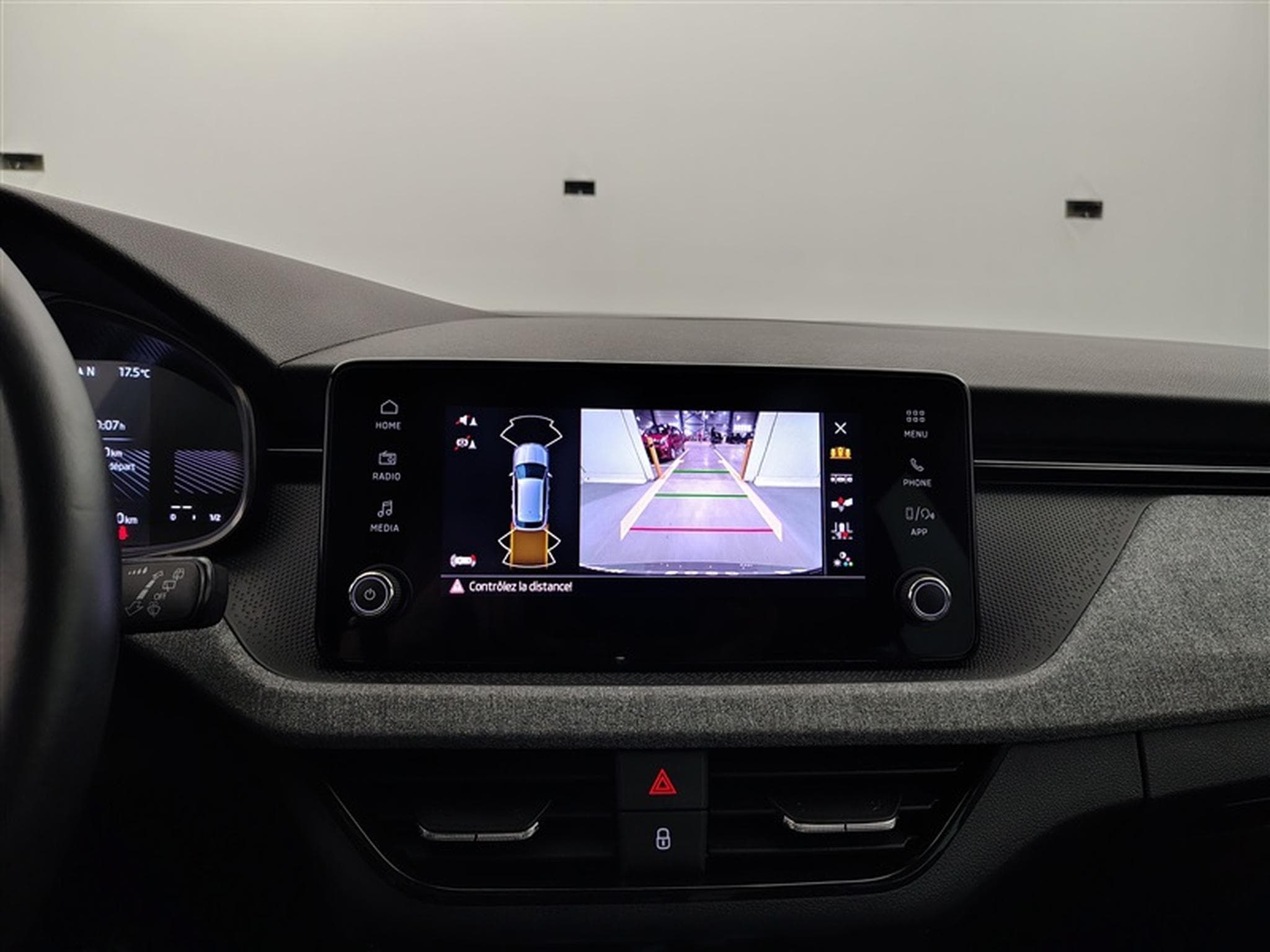 Skoda Kamiq 1.0 TSI 115Cv Selection CARPLAY / CAMERA / ALU / PDC (2025) - Photo 17