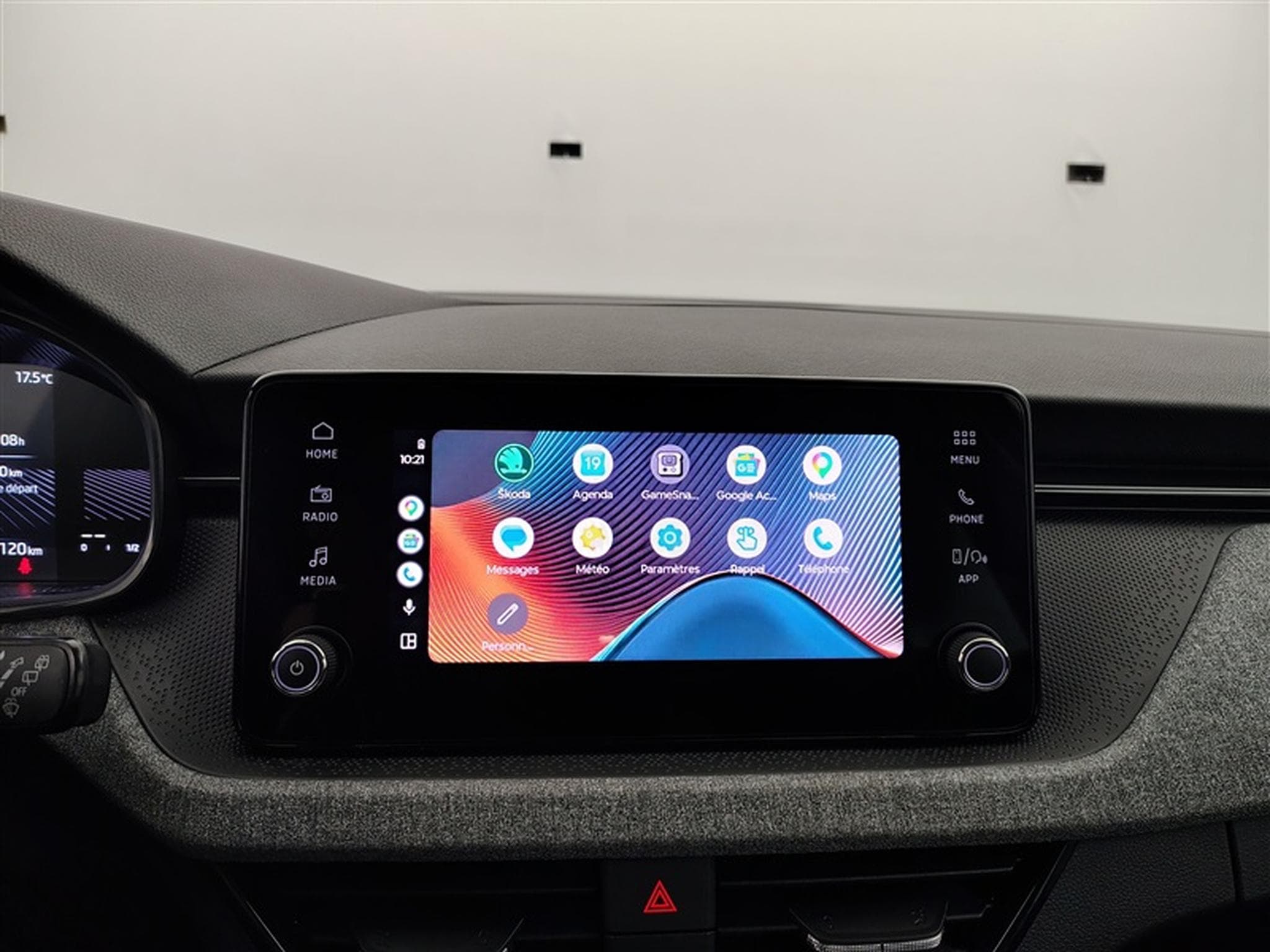 Skoda Kamiq 1.0 TSI 115Cv Selection CARPLAY / CAMERA / ALU / PDC (2025) - Photo 19