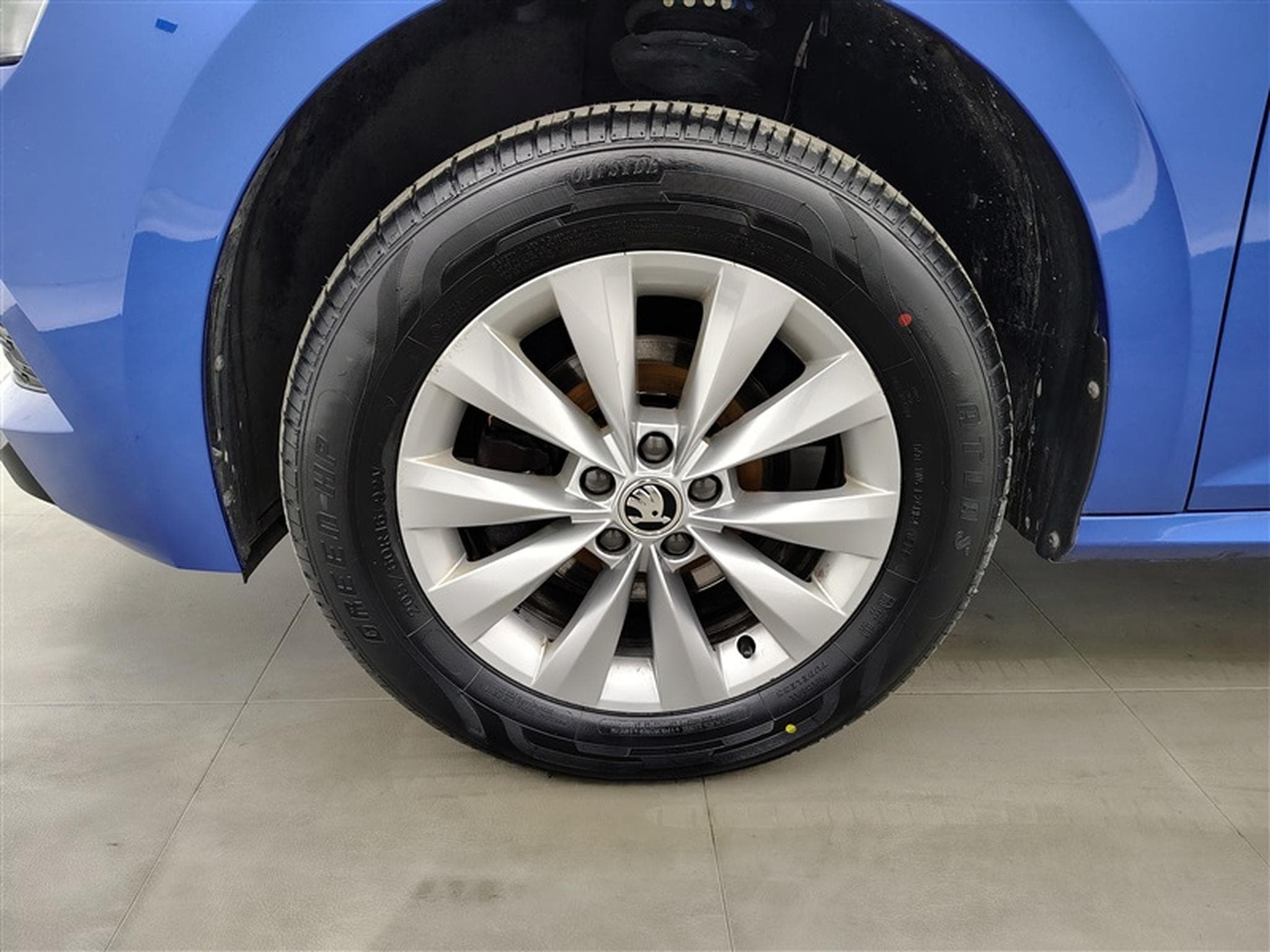 Skoda Kamiq 1.0 TSI Ambition CARPLAY / FULL LED / CAMERA / JA 16" (2022) - Photo 6