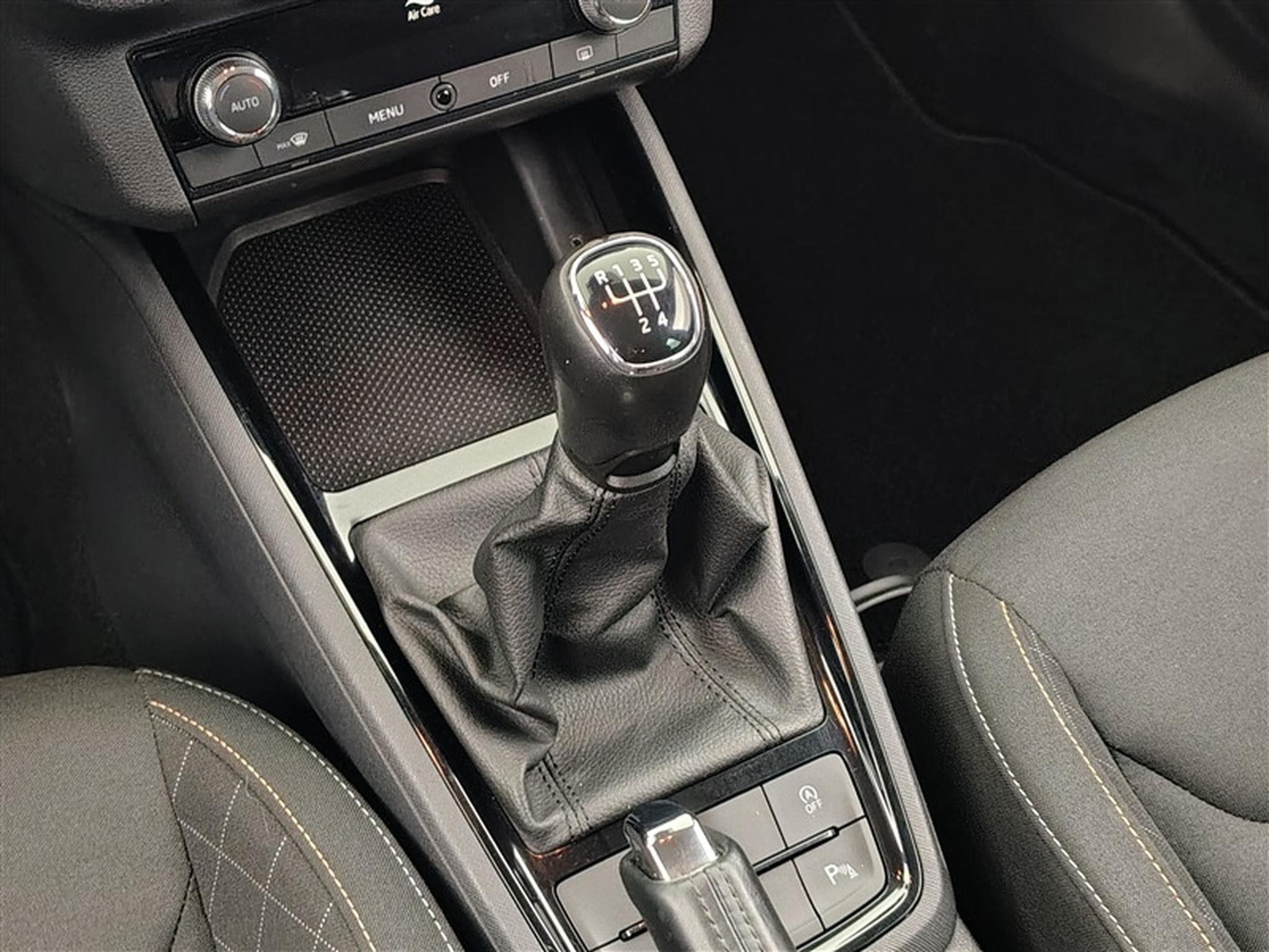 Skoda Kamiq 1.0 TSI Ambition CARPLAY / FULL LED / CAMERA / JA 16" (2022) - Photo 11