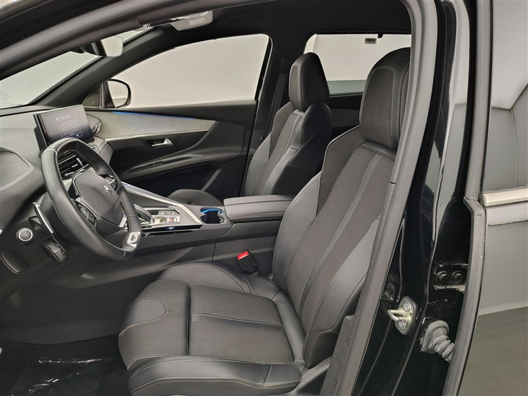 Peugeot 5008 1.2 PureTech 130cv EAT8 GT 7pl. NAVI / FULL LED / CAMERA (2023) - Photo 7