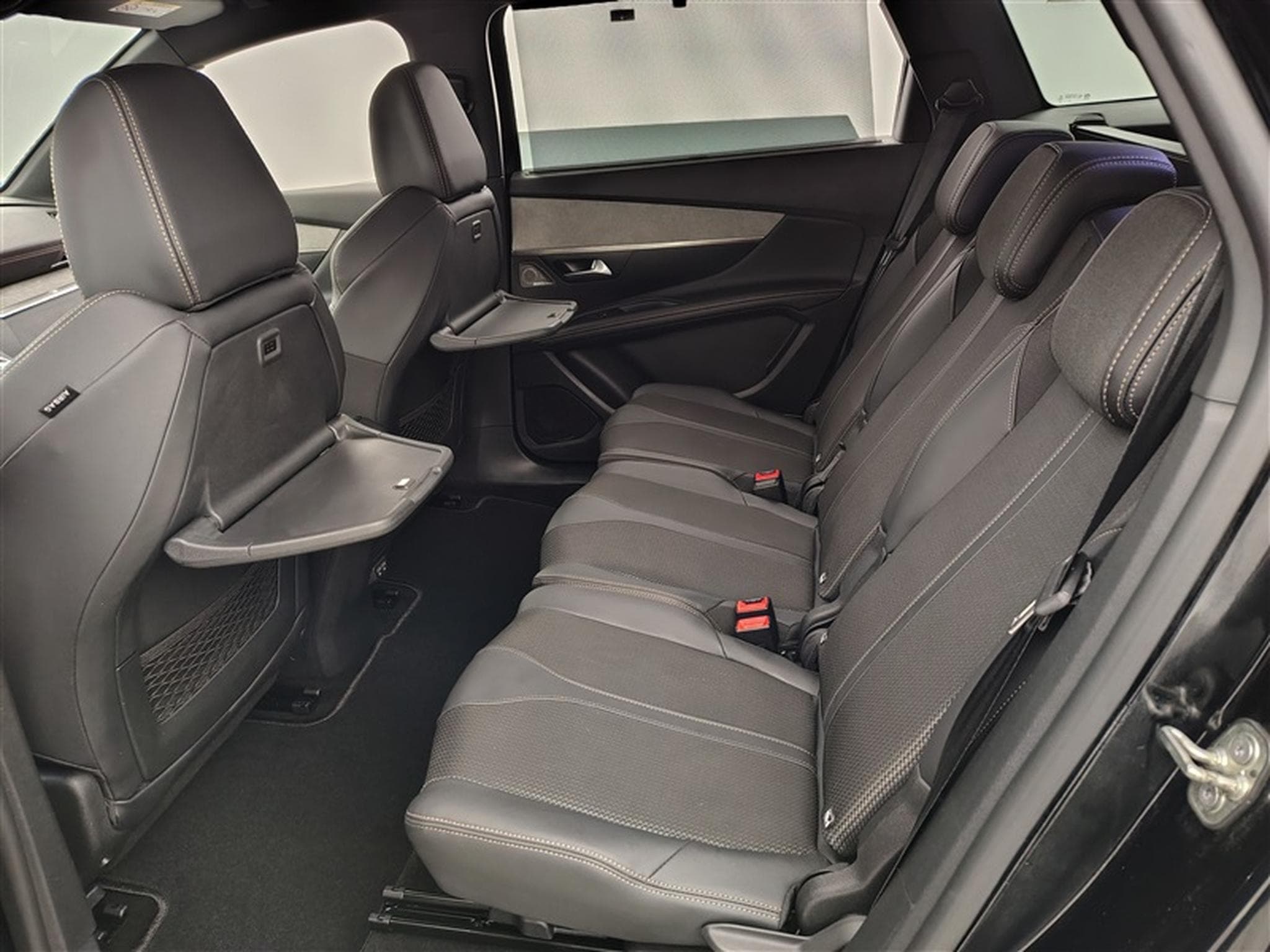 Peugeot 5008 1.2 PureTech 130cv EAT8 GT 7pl. NAVI / FULL LED / CAMERA (2023) - Photo 13