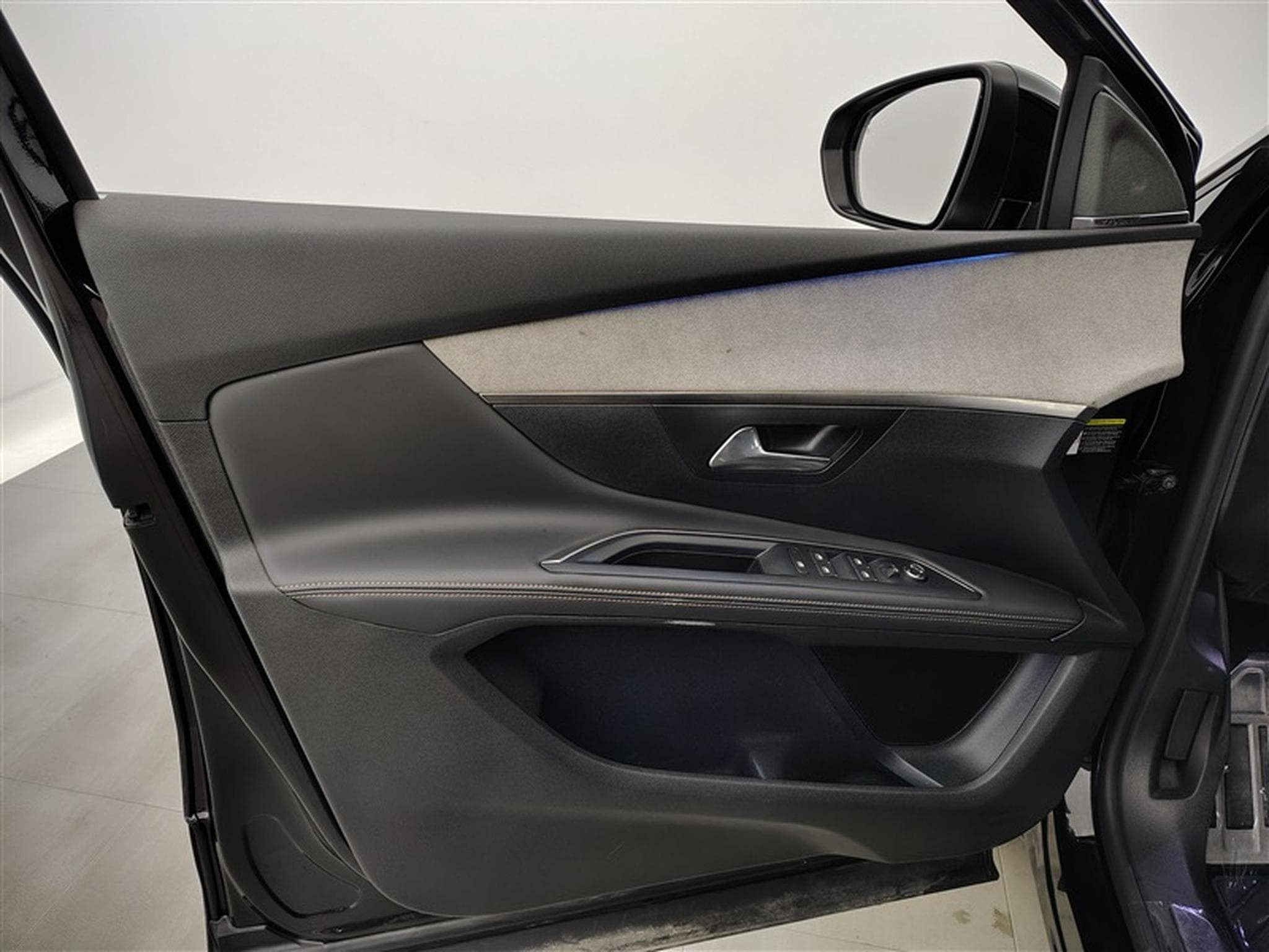 Peugeot 5008 1.2 PureTech 130cv EAT8 GT 7pl. NAVI / FULL LED / CAMERA (2023) - Photo 17