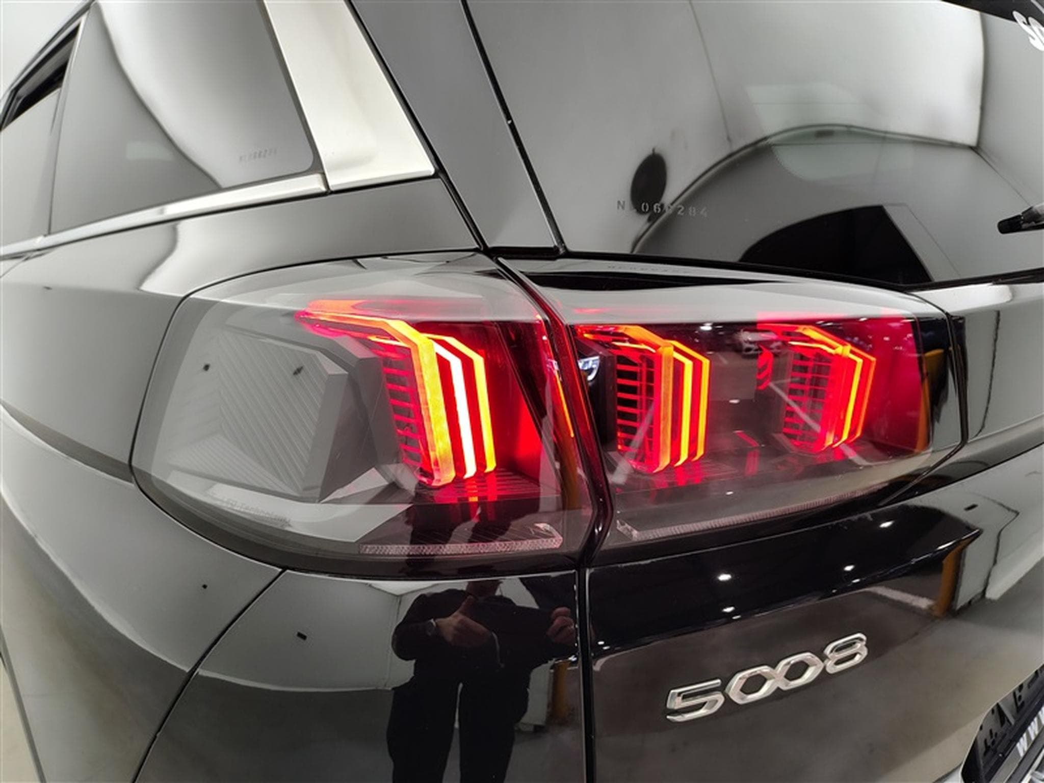 Peugeot 5008 1.2 PureTech 130cv EAT8 GT 7pl. NAVI / FULL LED / CAMERA (2023) - Photo 16