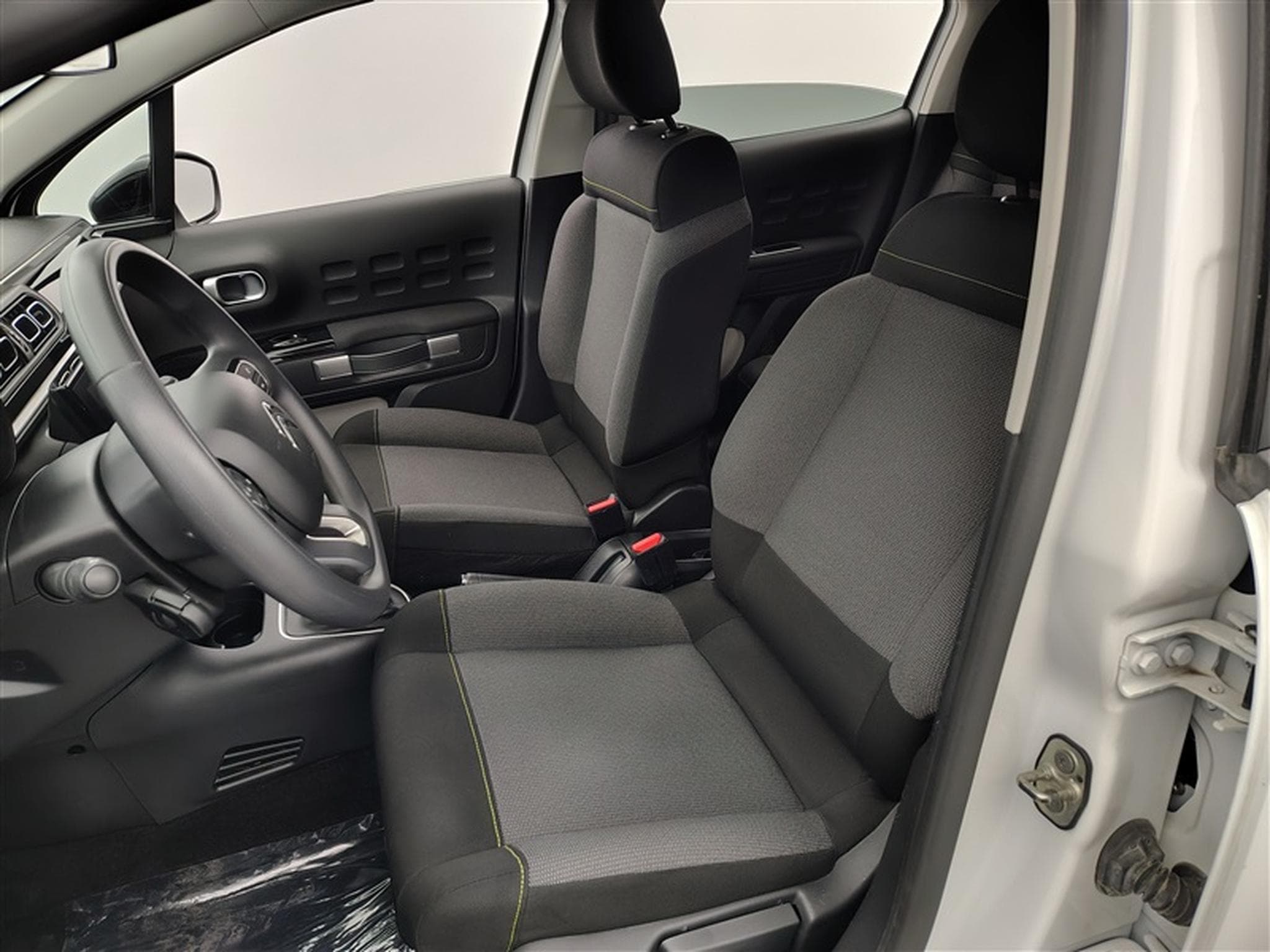 Citroen C3 1.2i PureTech Shine CARPLAY / FULL LED / JA 16" (2023) - Photo 7