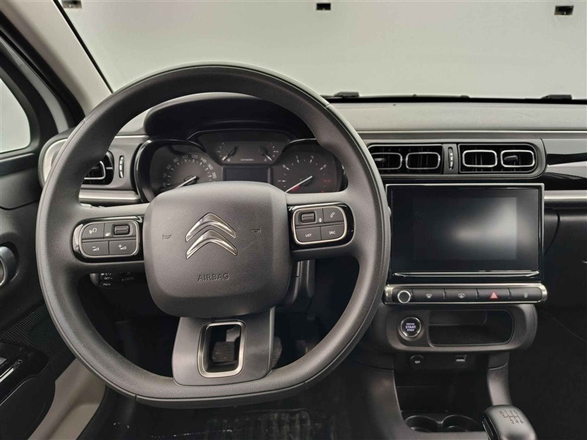 Citroen C3 1.2i PureTech Shine CARPLAY / FULL LED / JA 16" (2023) - Photo 9