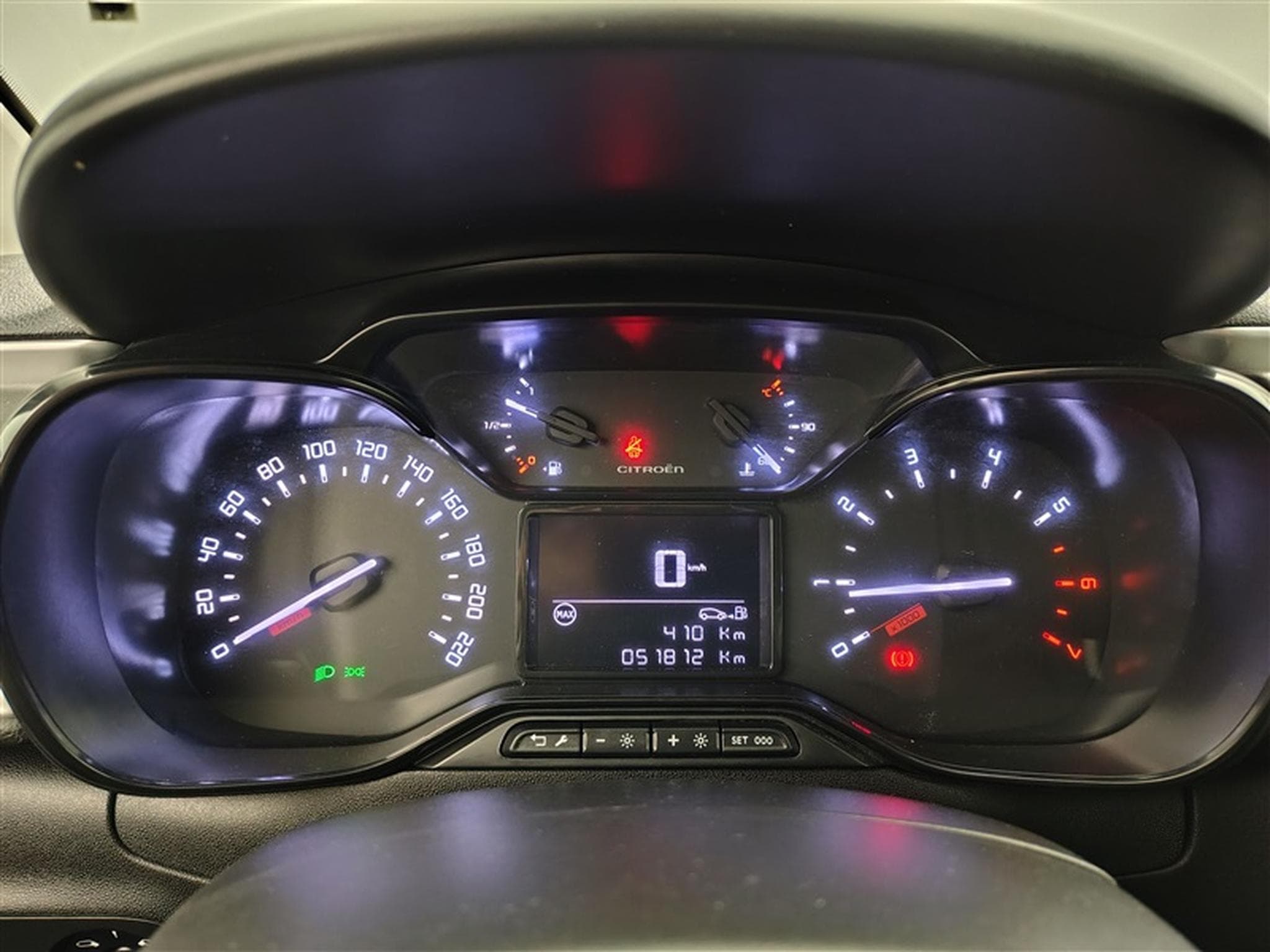 Citroen C3 1.2i PureTech Shine CARPLAY / FULL LED / JA 16" (2023) - Photo 10