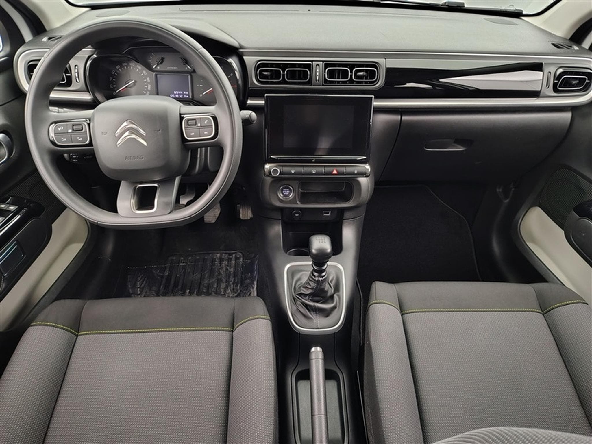 Citroen C3 1.2i PureTech Shine CARPLAY / FULL LED / JA 16" (2023) - Photo 8