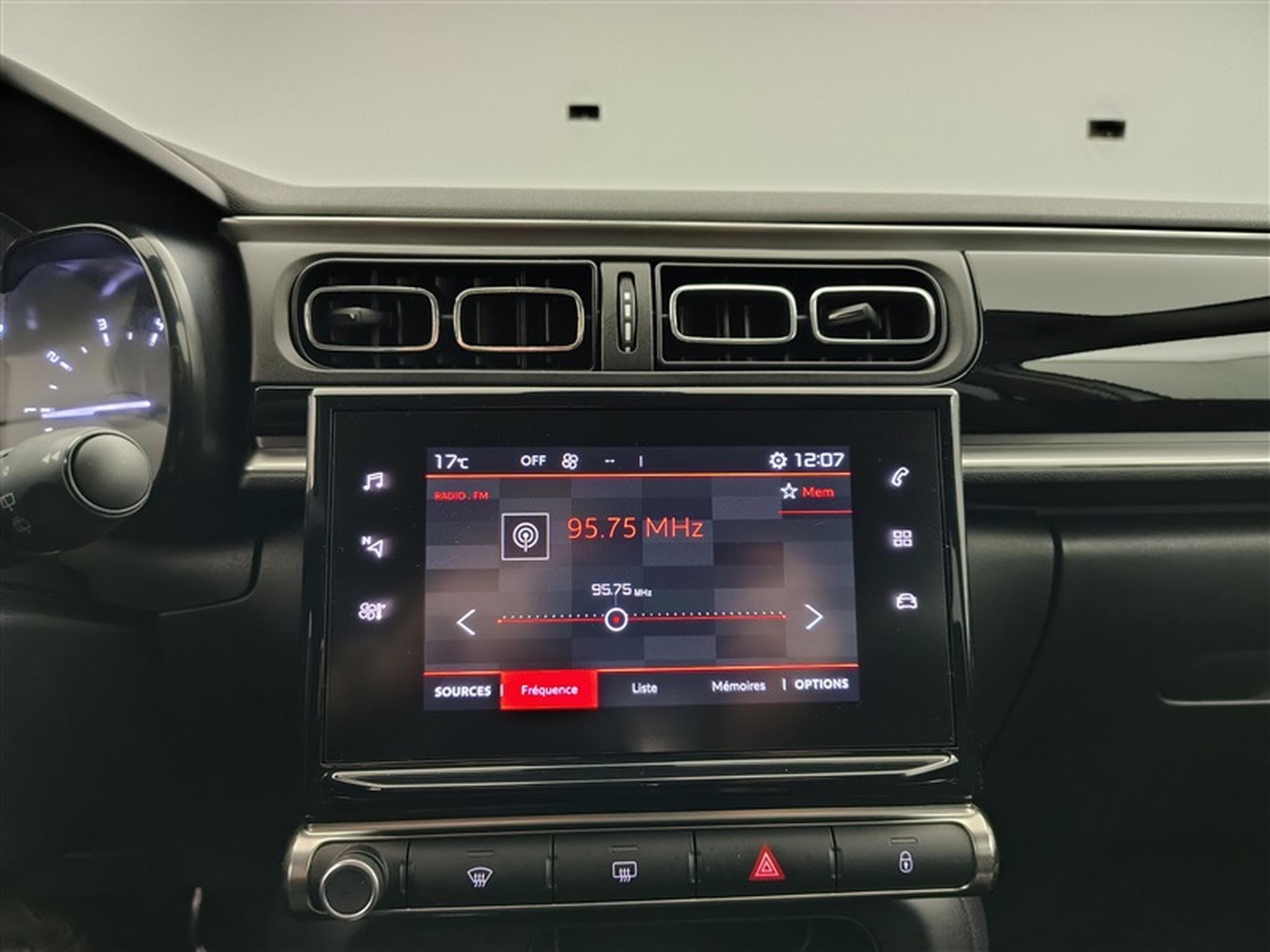 Citroen C3 1.2i PureTech Shine CARPLAY / FULL LED / JA 16" (2023) - Photo 11