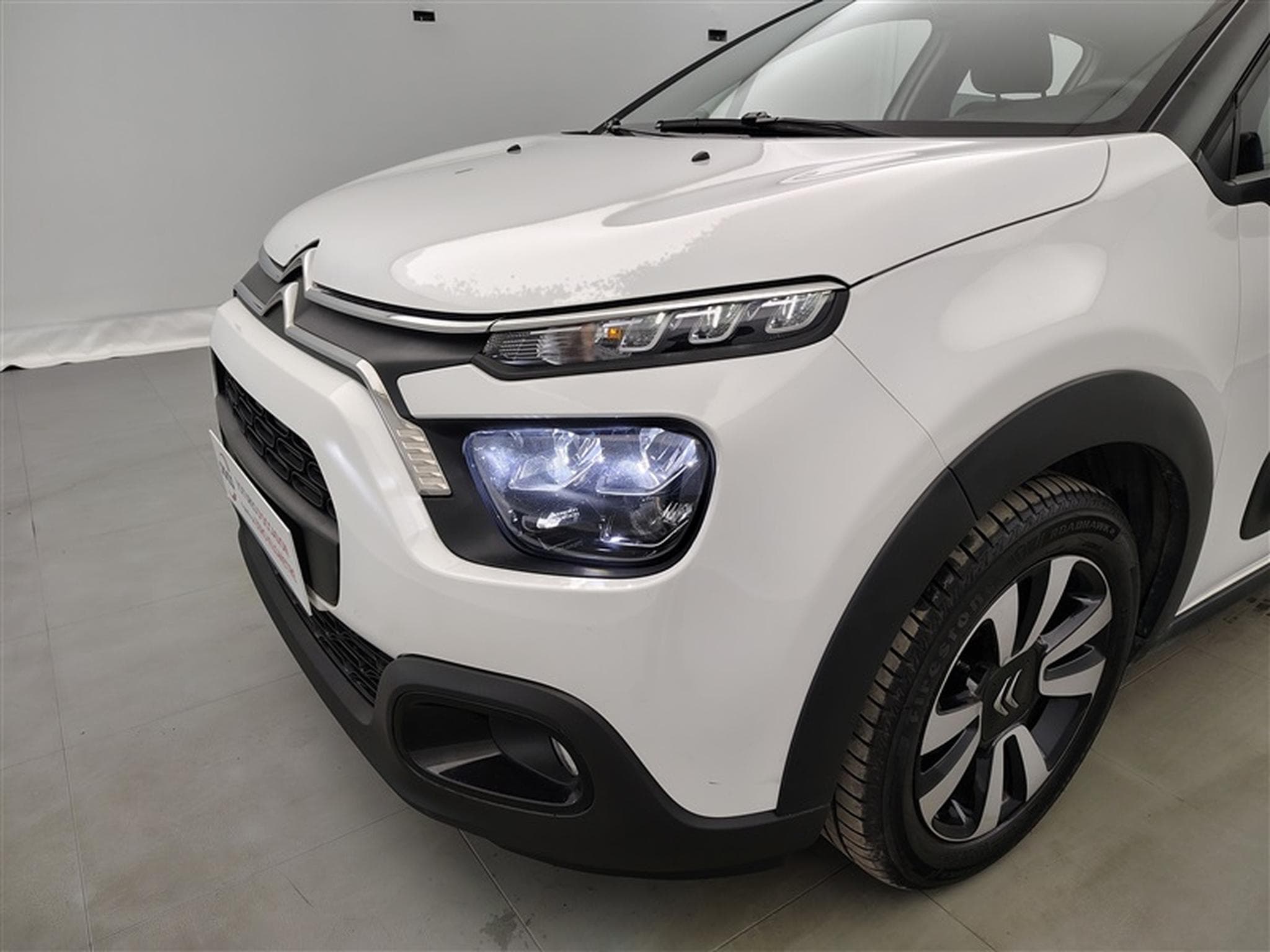 Citroen C3 1.2i PureTech Shine CARPLAY / FULL LED / JA 16" (2023) - Photo 15