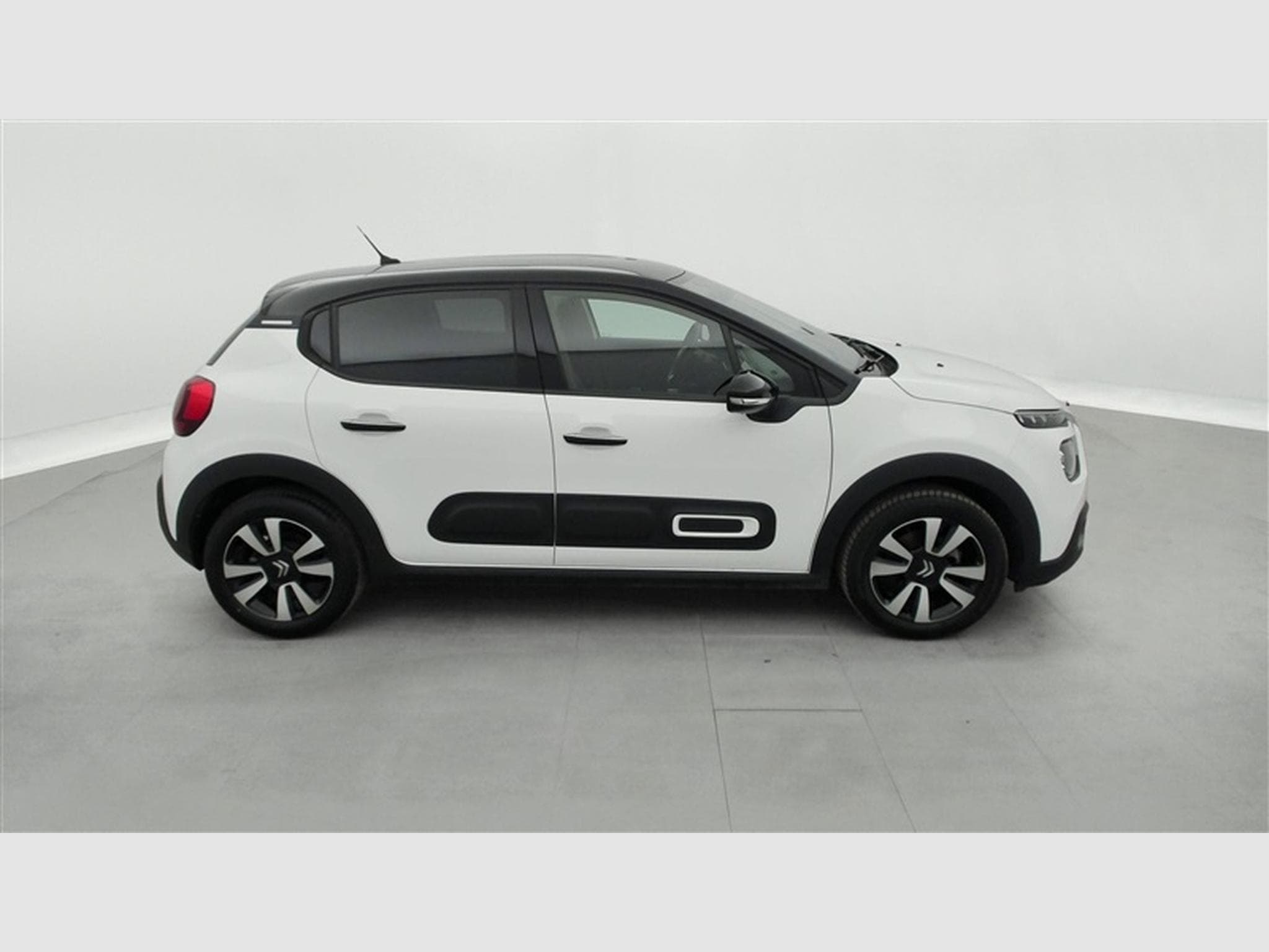 Citroen C3 1.2i PureTech Shine CARPLAY / FULL LED / JA 16" (2023) - Photo 23