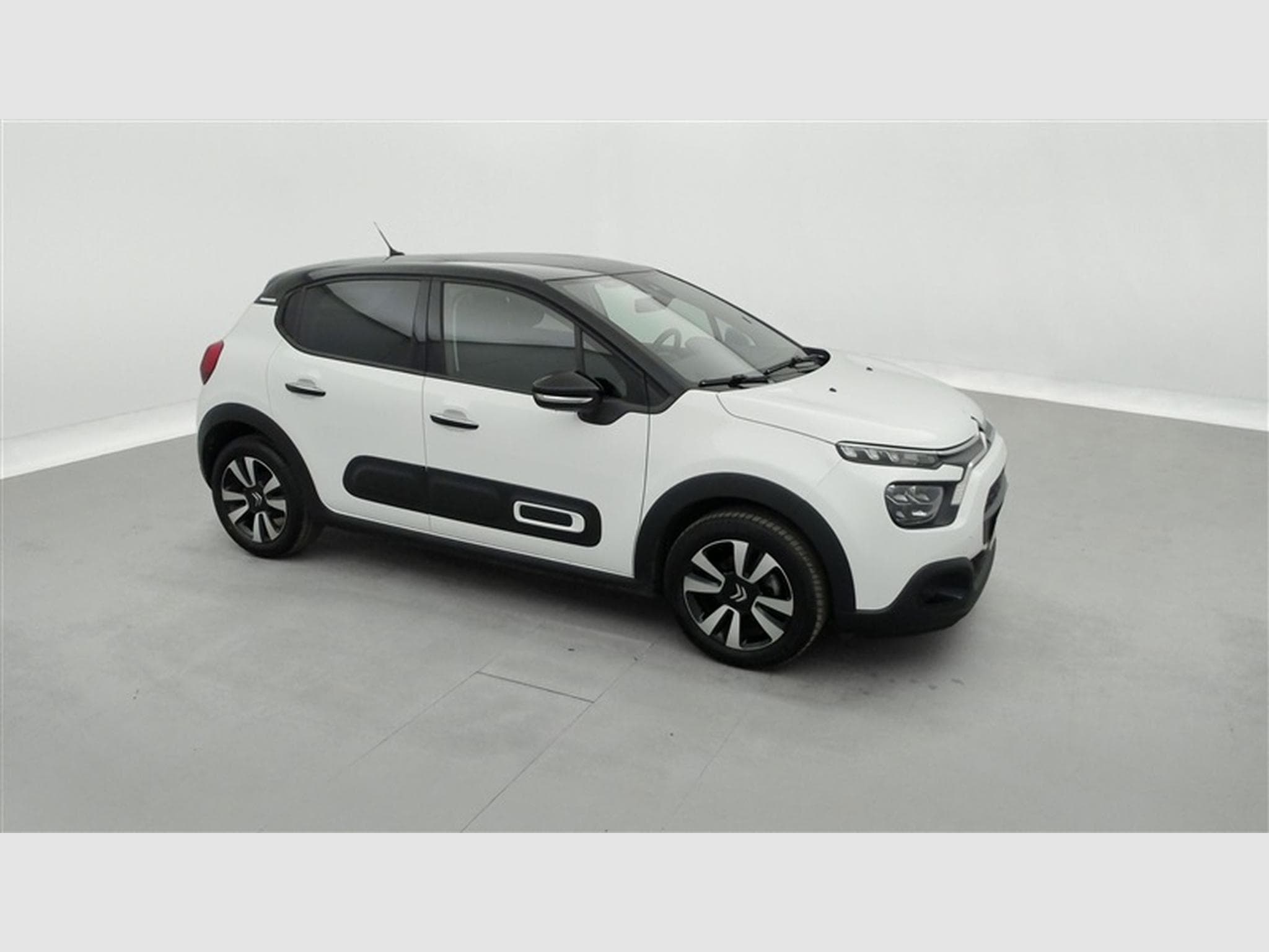 Citroen C3 1.2i PureTech Shine CARPLAY / FULL LED / JA 16" (2023) - Photo 22
