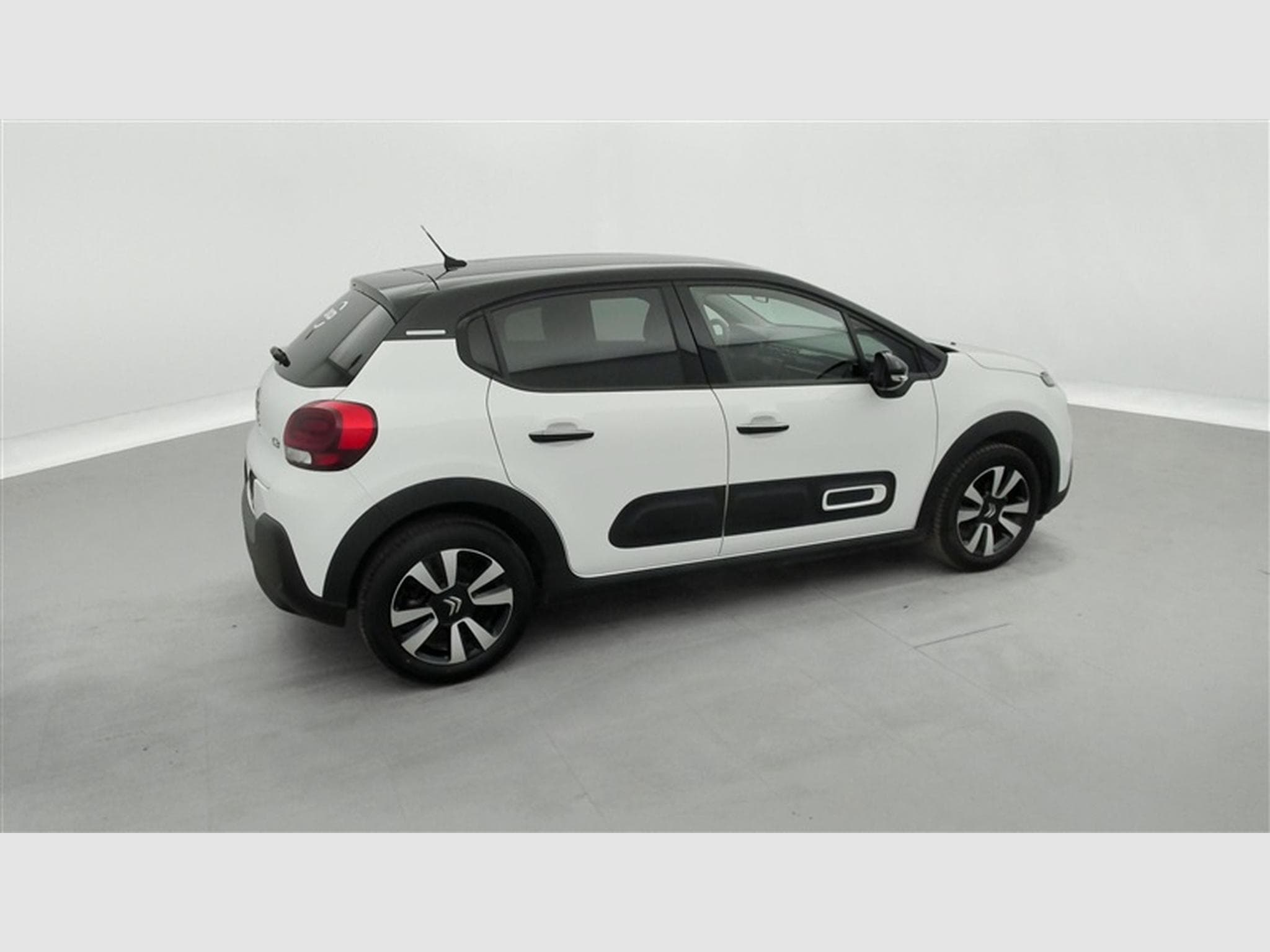 Citroen C3 1.2i PureTech Shine CARPLAY / FULL LED / JA 16" (2023) - Photo 24