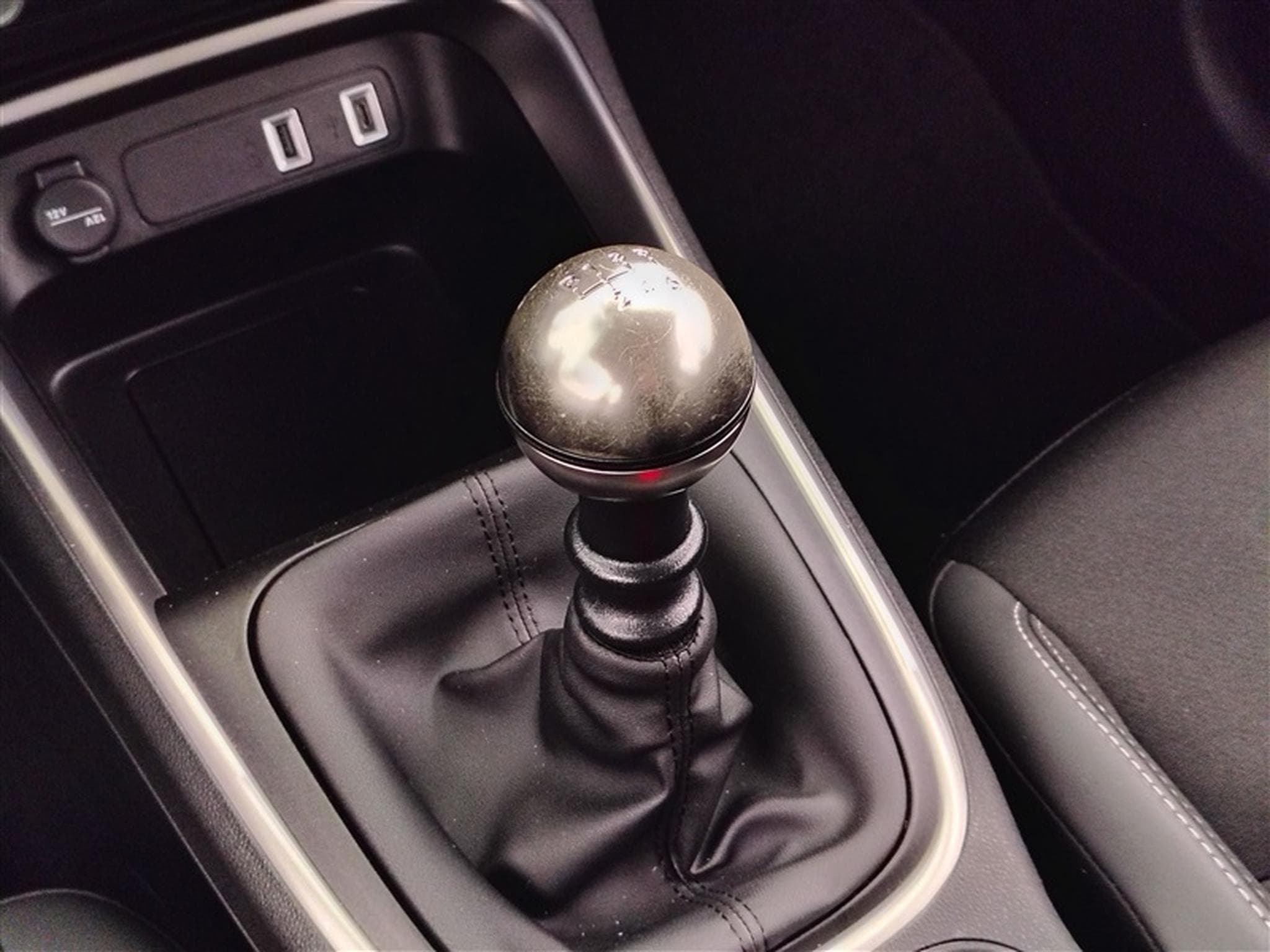 Jeep Avenger 1.2 Turbo 100cv Altitude NAVI / FULL LED / CUIR PARTIEL /CAM (2025) - Photo 12