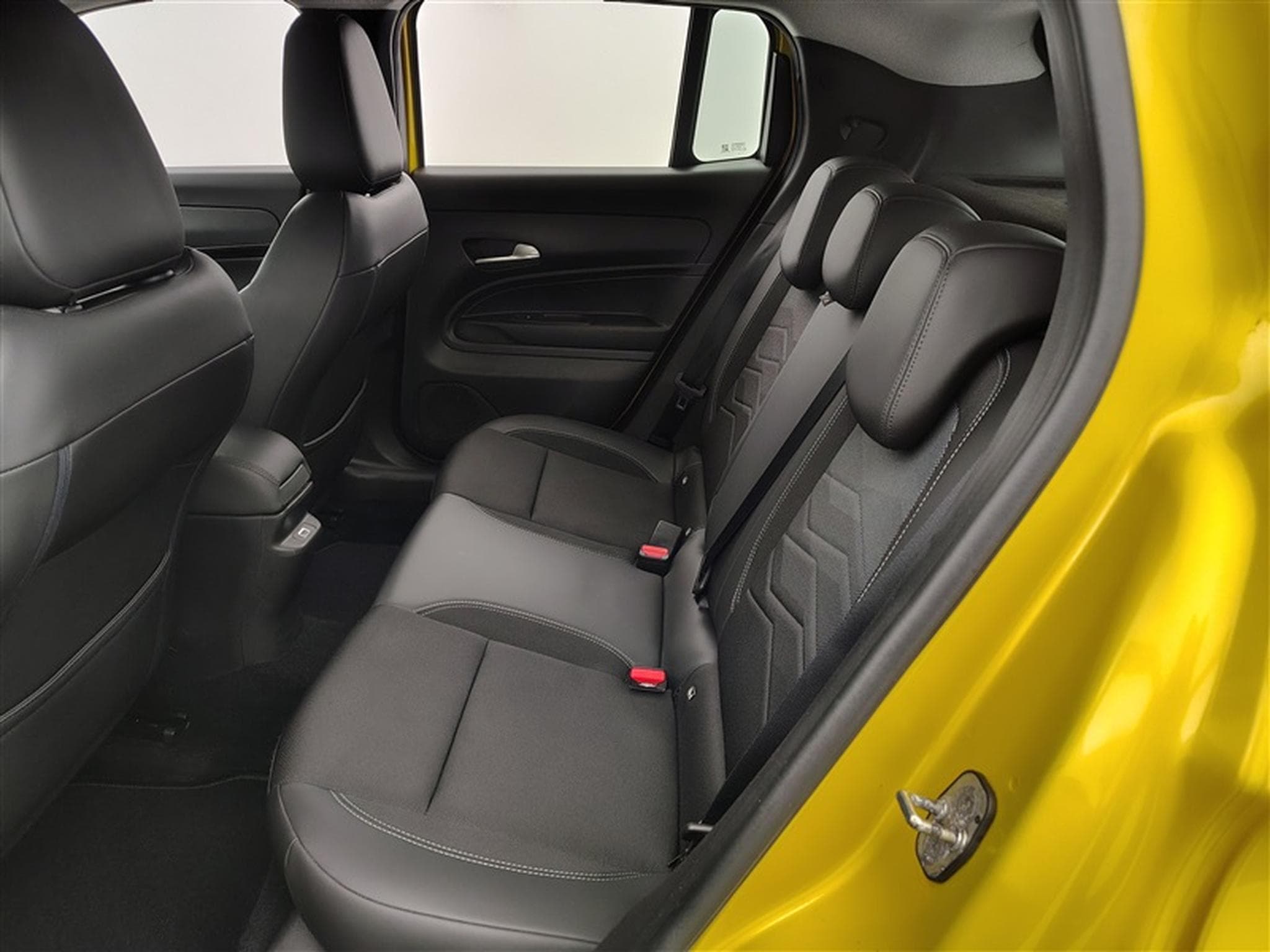 Jeep Avenger 1.2 Turbo 100cv Altitude NAVI / FULL LED / CUIR PARTIEL /CAM (2025) - Photo 13