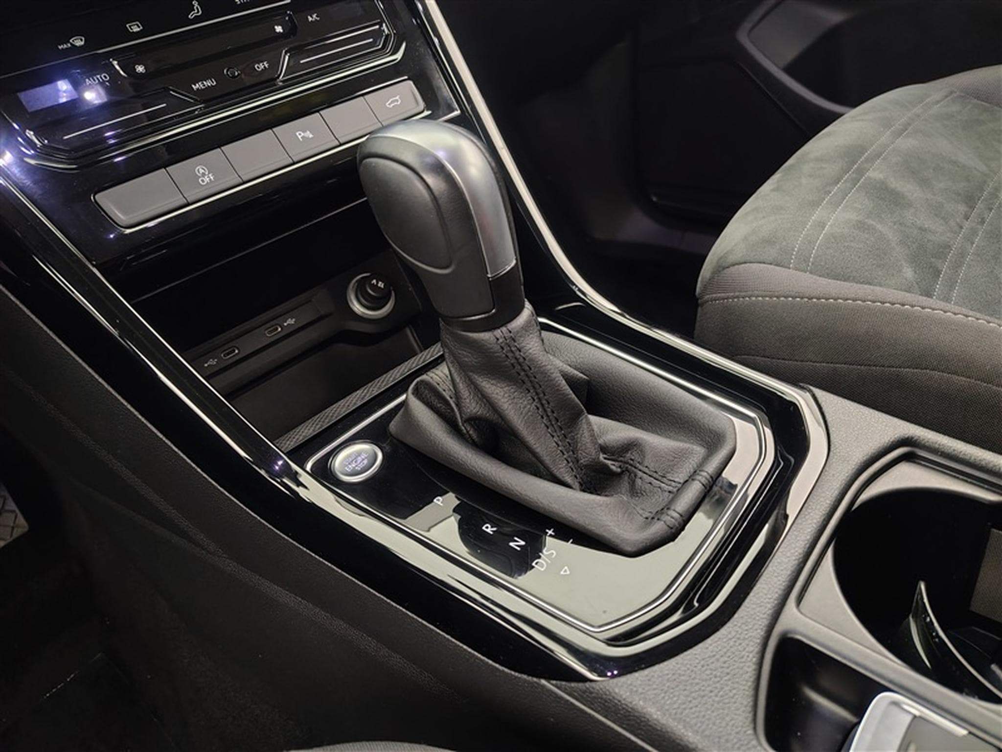 VW Touran 1.5 TSI Highline DSG *NAVI/CARPLAY/PDC AV ARR/JA16* (2022) - Photo 12