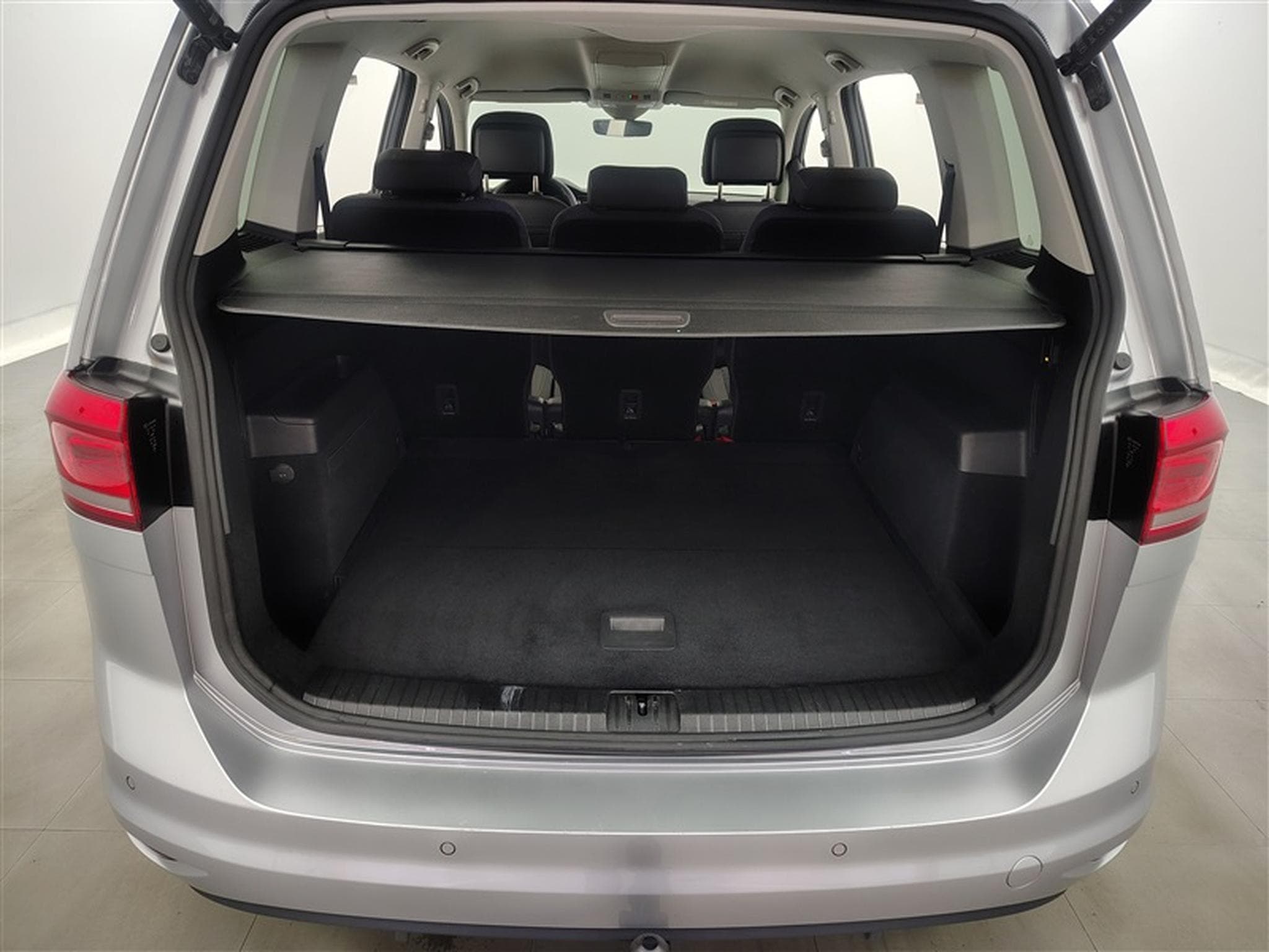 VW Touran 1.5 TSI Highline DSG *NAVI/CARPLAY/PDC AV ARR/JA16* (2022) - Photo 14