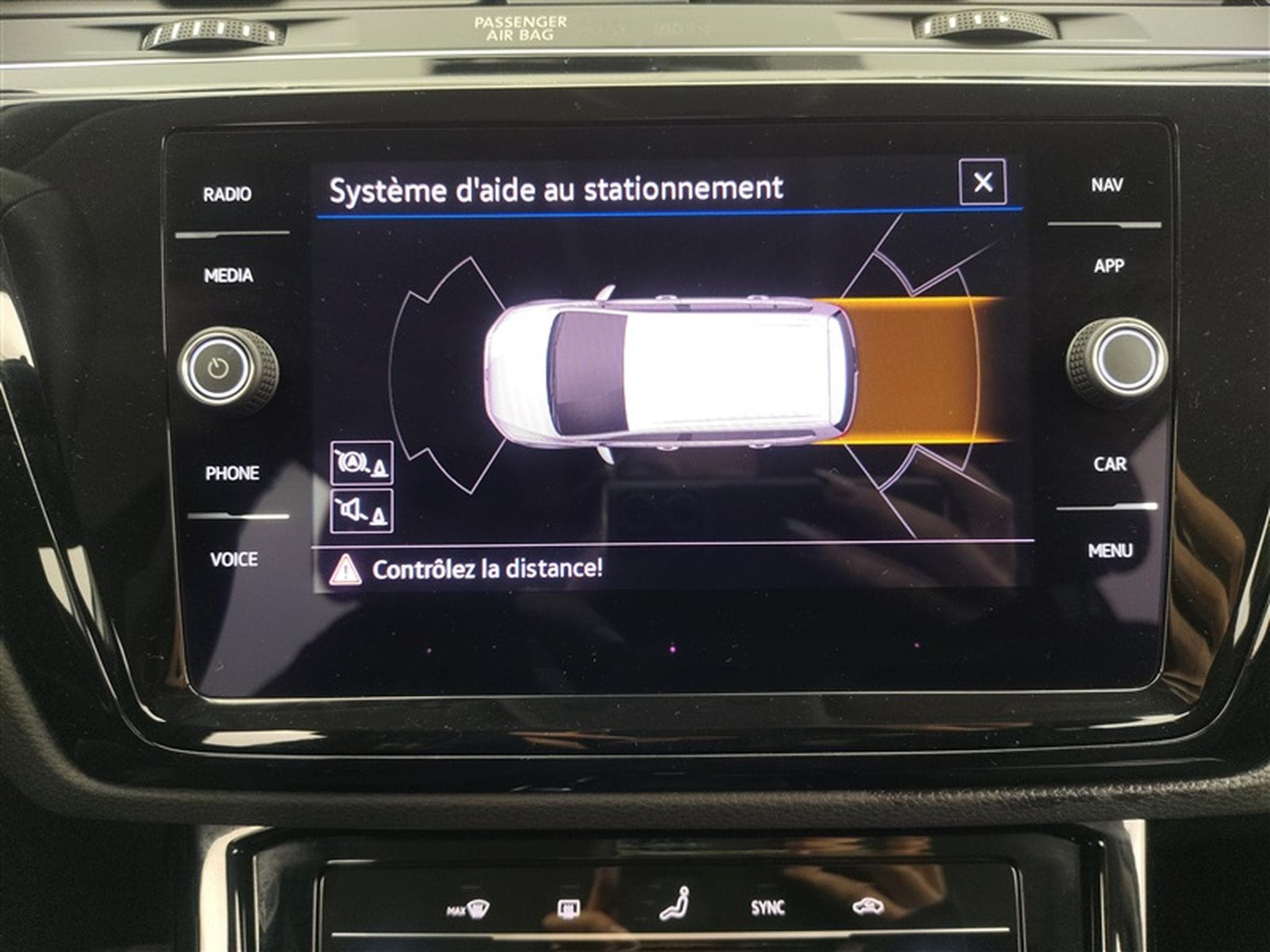 VW Touran 1.5 TSI Highline DSG *NAVI/CARPLAY/PDC AV ARR/JA16* (2022) - Photo 17