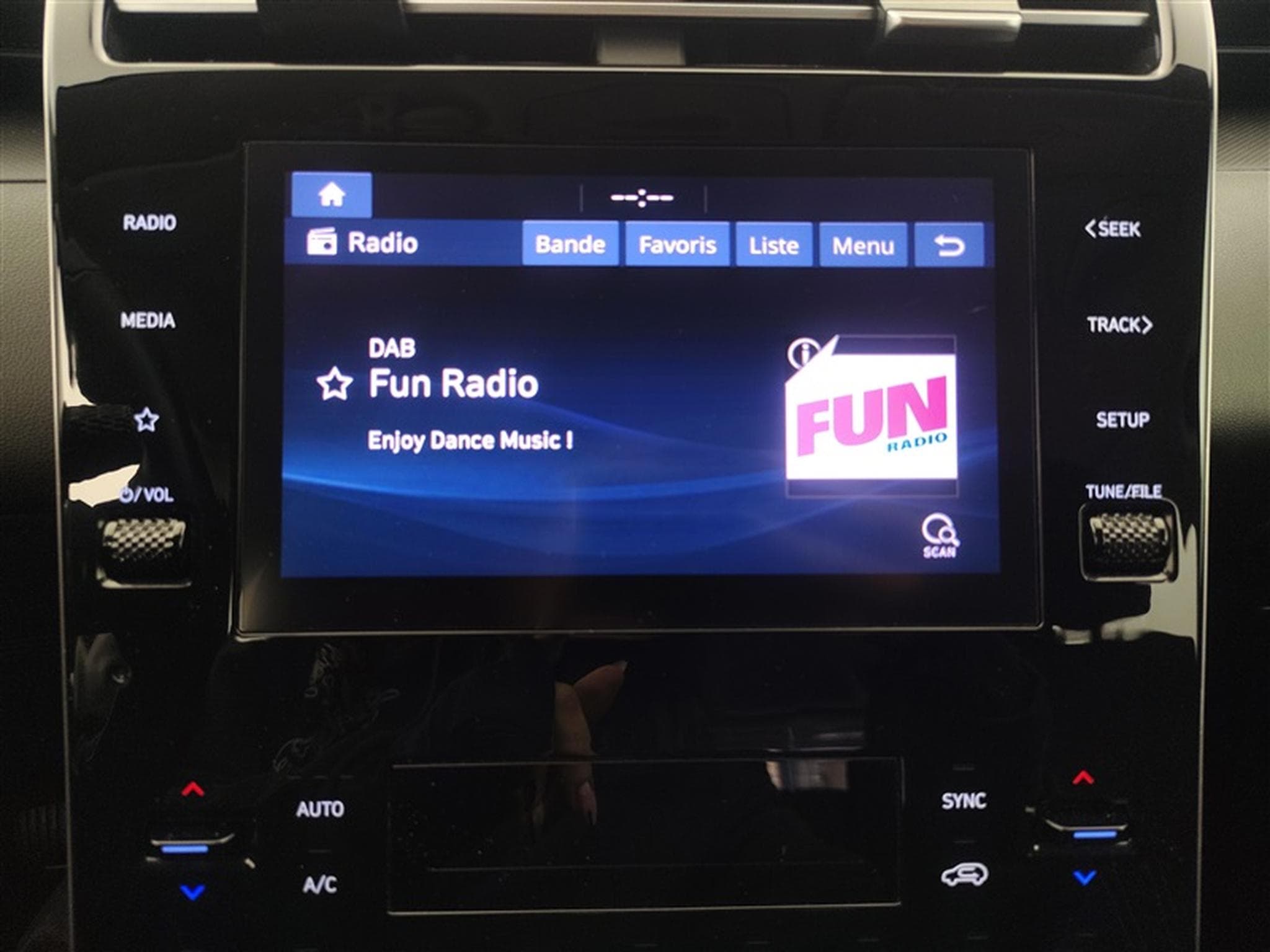 Hyundai Tucson 1.6 MHEV 180cv DCT Feel CARPLAY / CAMERA / JA 17" (2023) - Photo 11