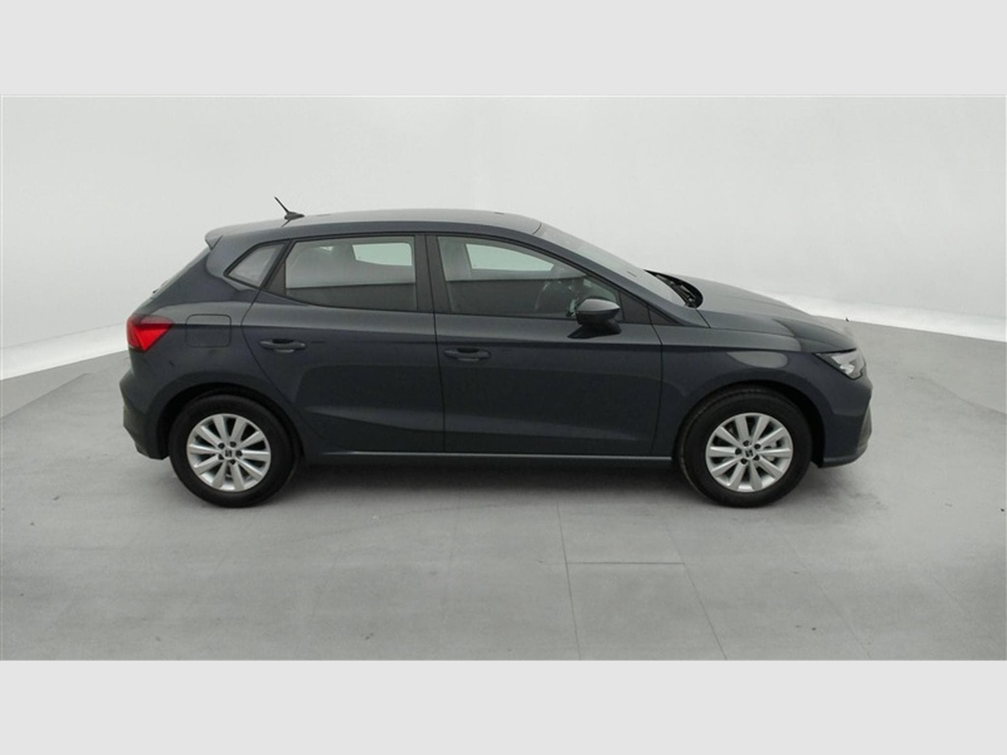 Seat Ibiza 1.0i MPI REFERENCE 80cv LED / PDC / ALU (2026) - Foto 23