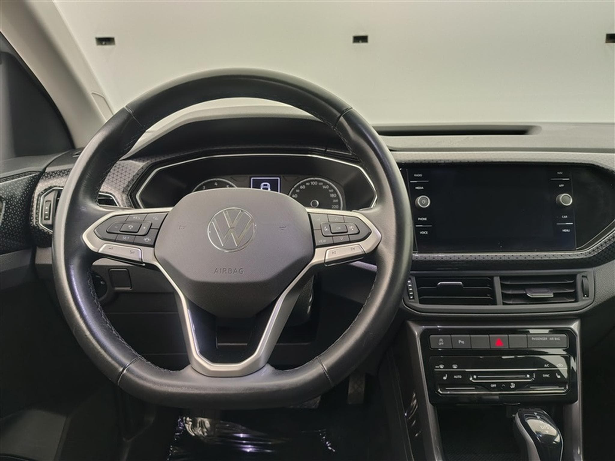 VW T-Cross 1.0 TSI 110cv DSG Style CARPLAY / FULL LED / PDC AV+AR (2022) - Photo 9