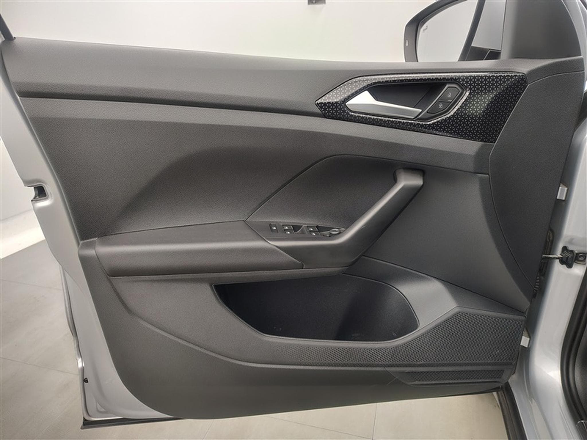 VW T-Cross 1.0 TSI 110cv DSG Style CARPLAY / FULL LED / PDC AV+AR (2022) - Photo 17