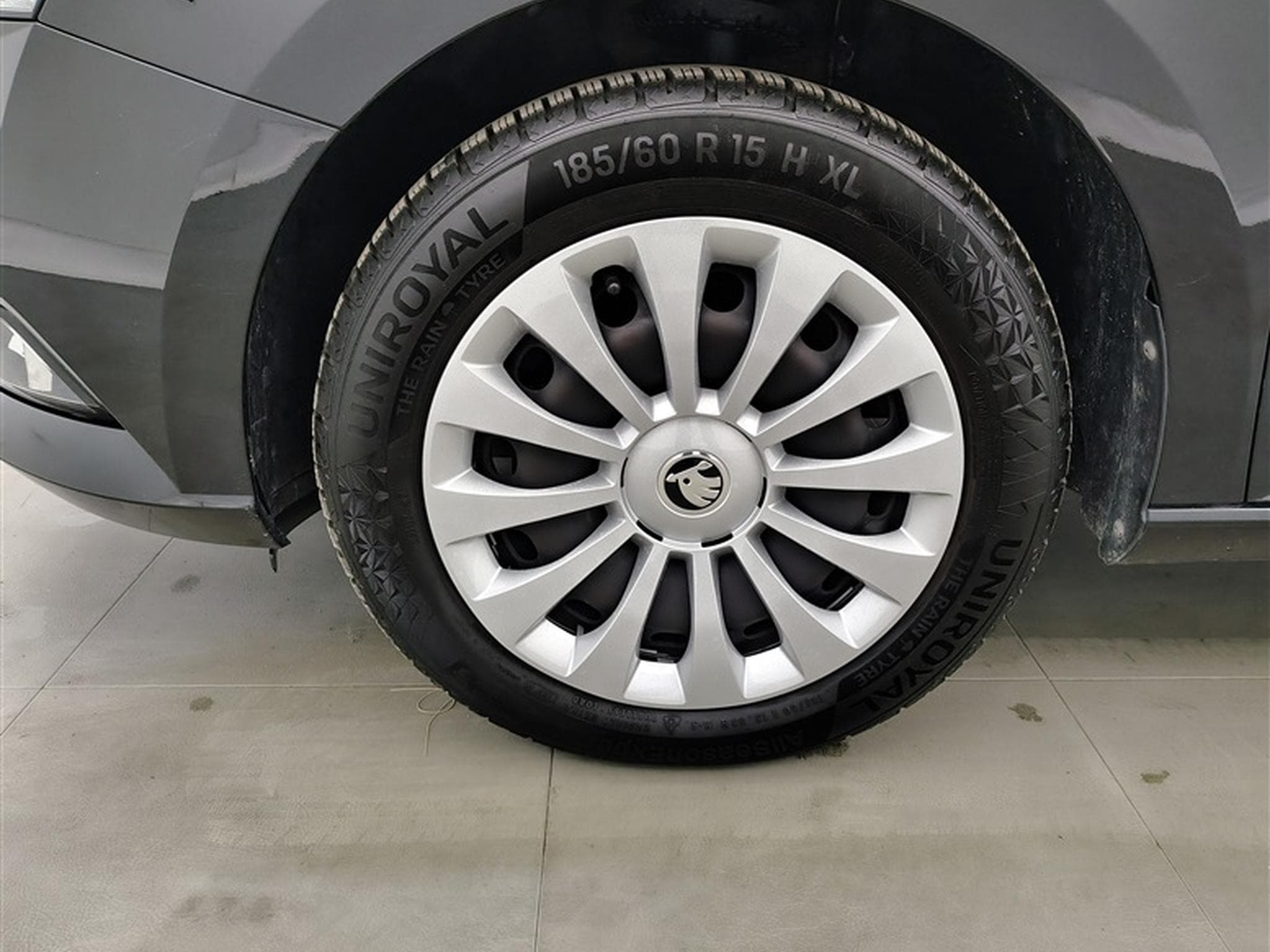 Skoda Fabia 1.0i Ambition NAVI / KEYLESS / PDC AR (2020) - Photo 6