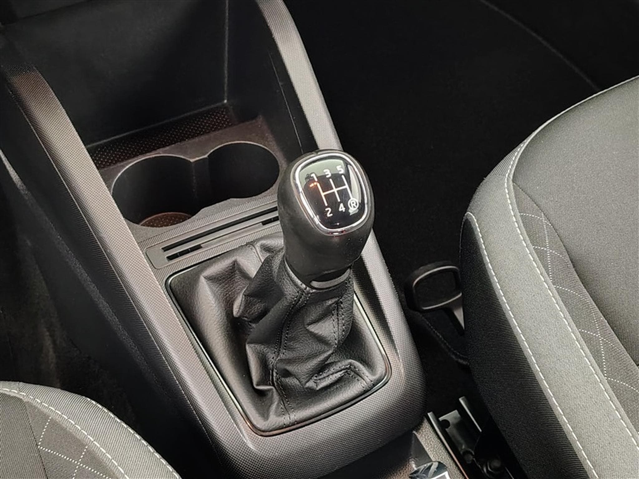 Skoda Fabia 1.0i Ambition NAVI / KEYLESS / PDC AR (2020) - Photo 12