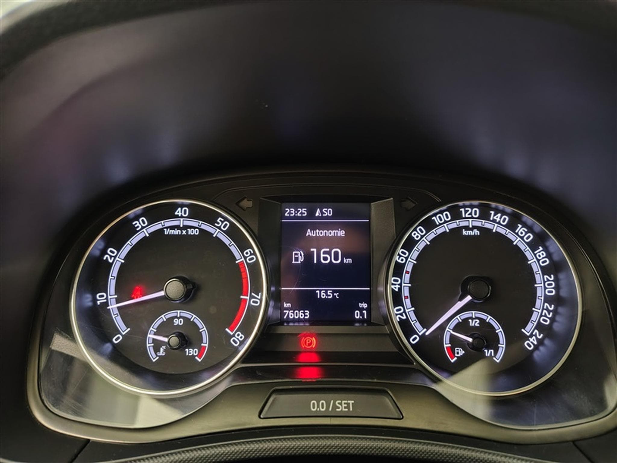Skoda Fabia 1.0i Ambition NAVI / KEYLESS / PDC AR (2020) - Photo 10
