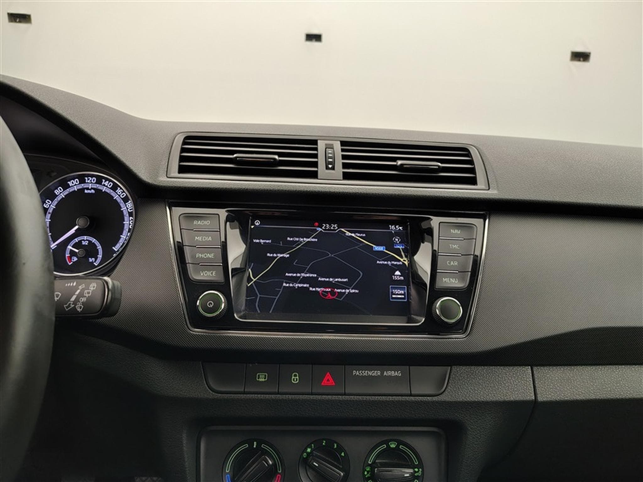 Skoda Fabia 1.0i Ambition NAVI / KEYLESS / PDC AR (2020) - Photo 11