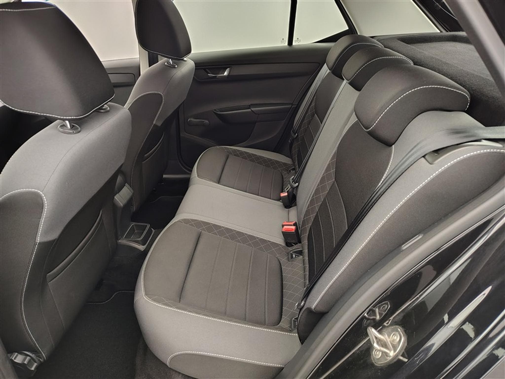 Skoda Fabia 1.0i Ambition NAVI / KEYLESS / PDC AR (2020) - Photo 13