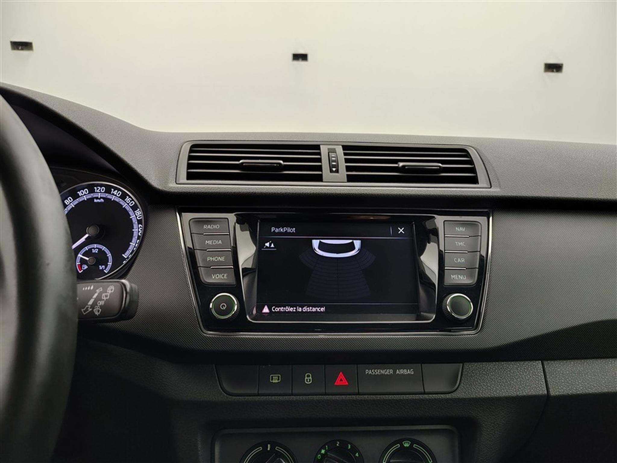 Skoda Fabia 1.0i Ambition NAVI / KEYLESS / PDC AR (2020) - Photo 17