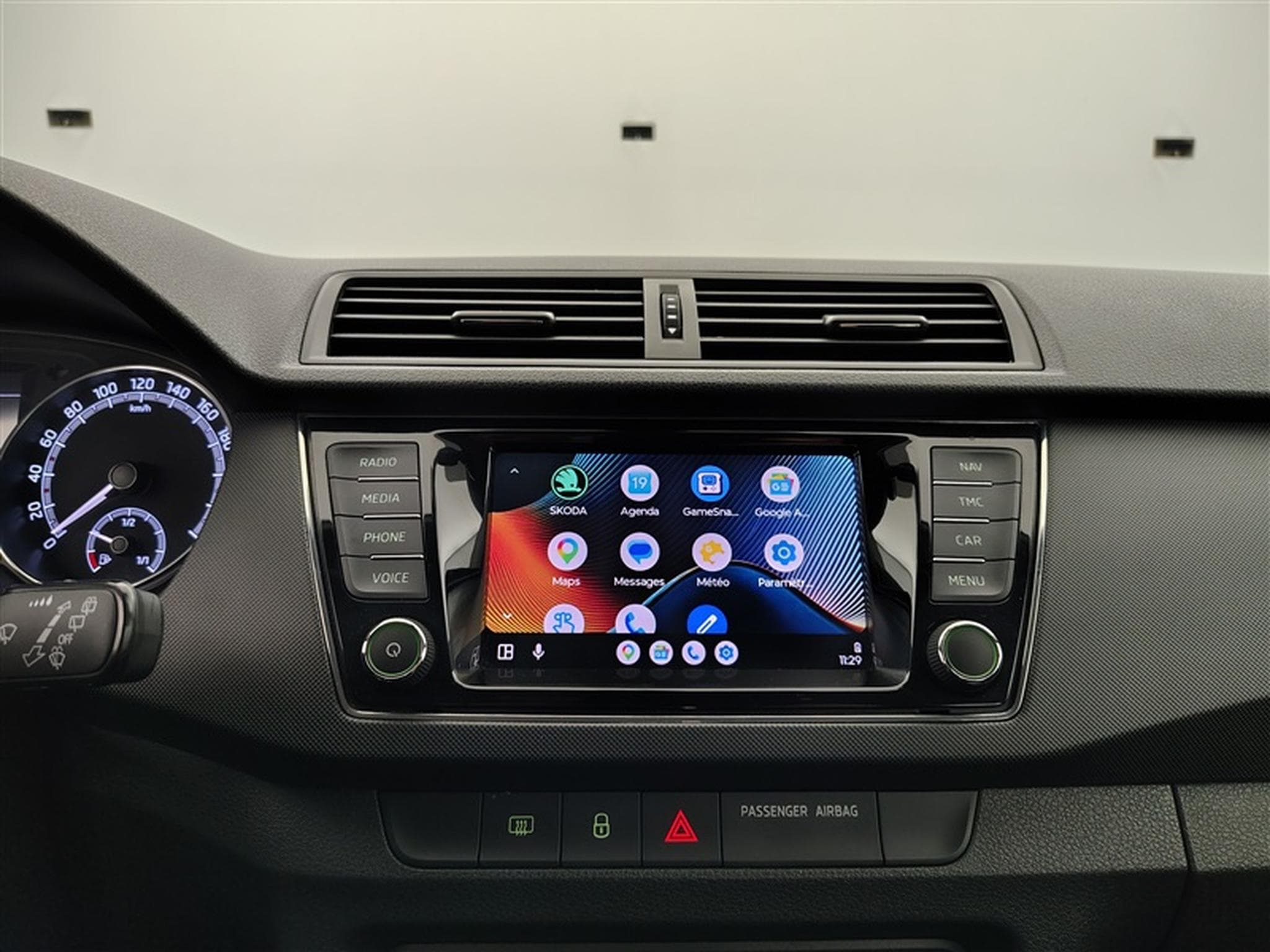 Skoda Fabia 1.0i Ambition NAVI / KEYLESS / PDC AR (2020) - Photo 19