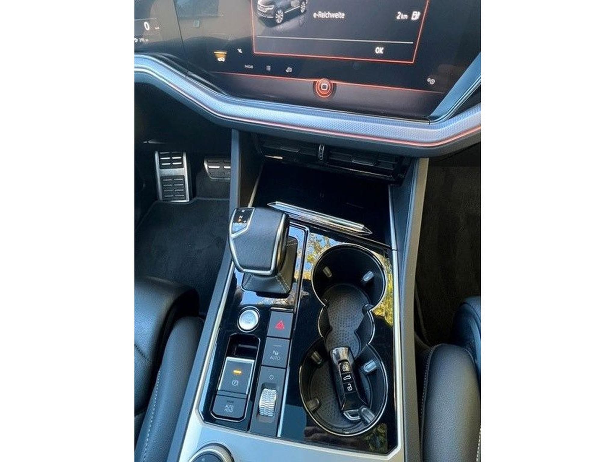VW Touareg R eHybrid 4Motion-Pano-AHK-1Hand (2022) - Photo 25
