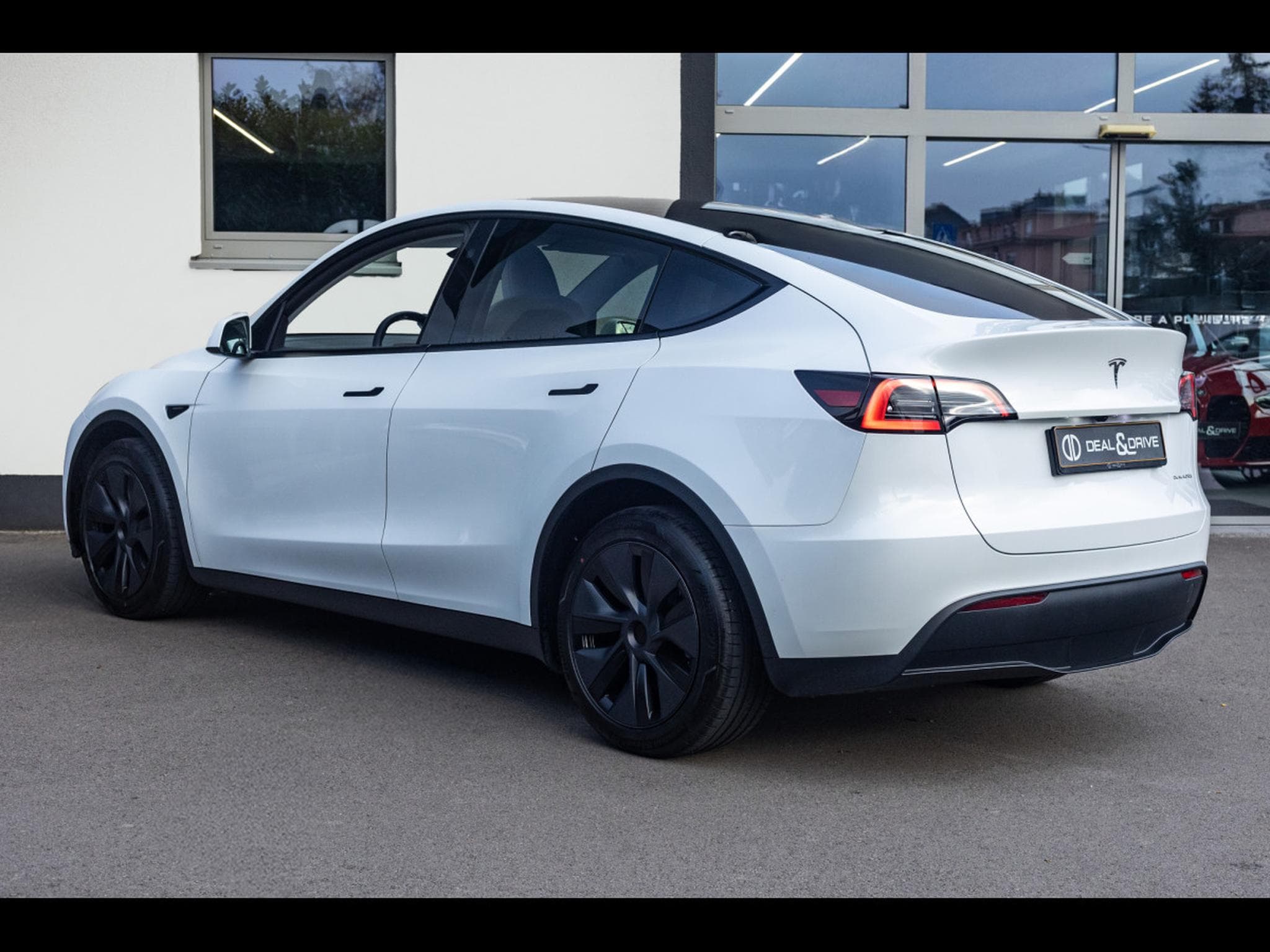 Tesla Model Y LONG RANGE DUAL MOTOR AWD I AUTOPILOT (2024) - Photo 3