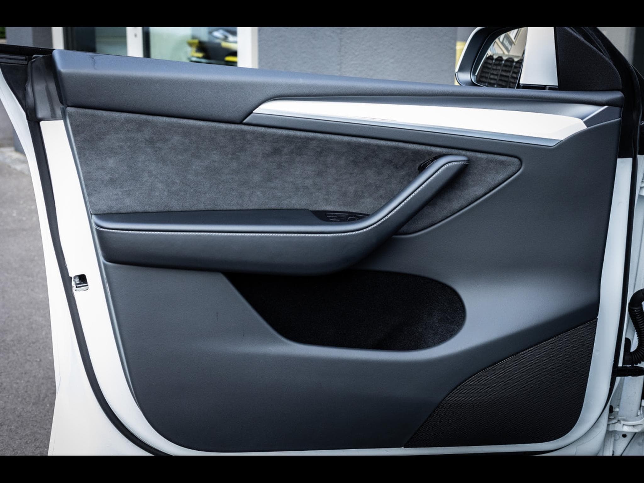 Tesla Model Y LONG RANGE DUAL MOTOR AWD I AUTOPILOT (2024) - Photo 8