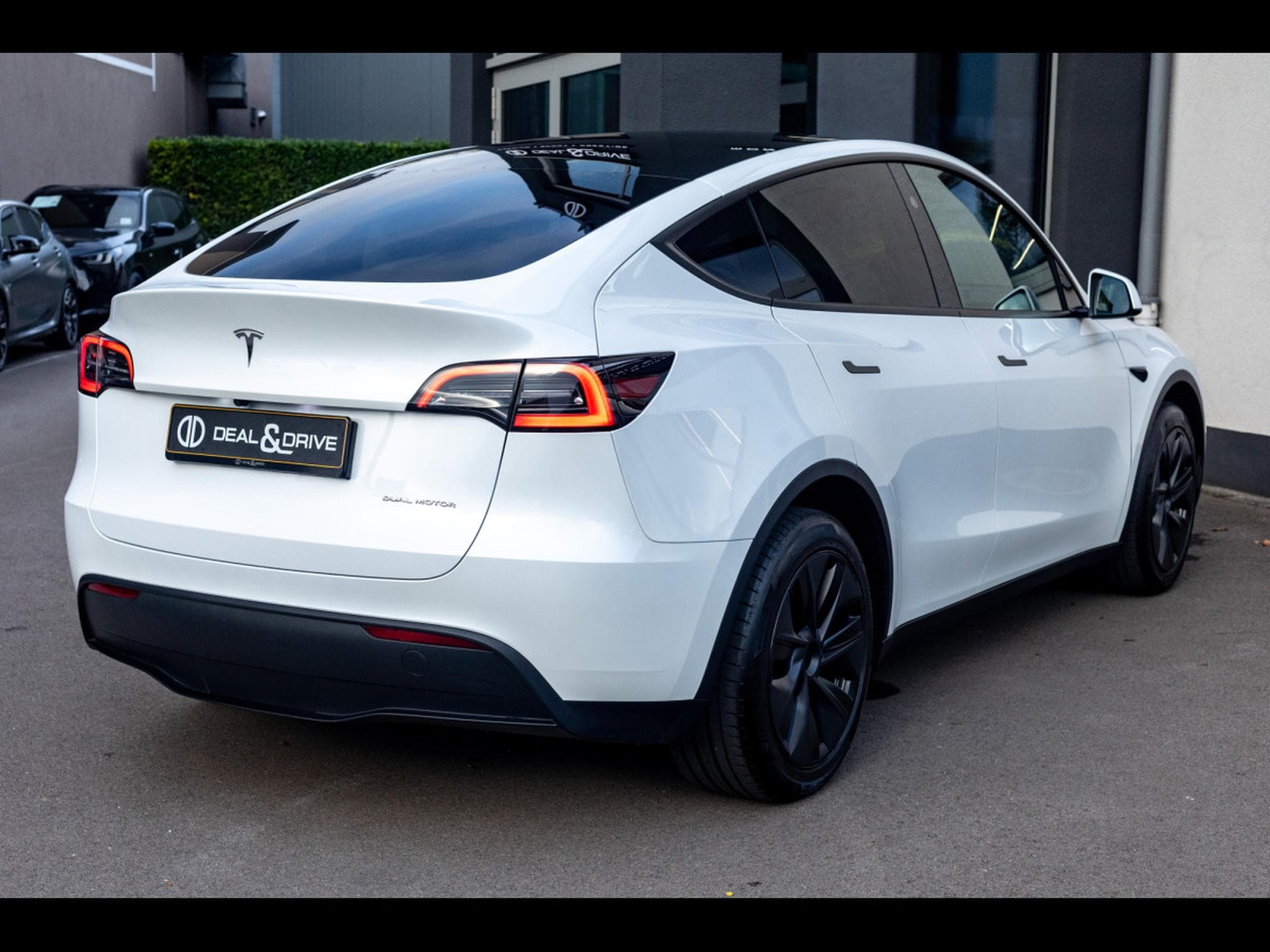 Tesla Model Y LONG RANGE DUAL MOTOR AWD I AUTOPILOT (2024) - Photo 7