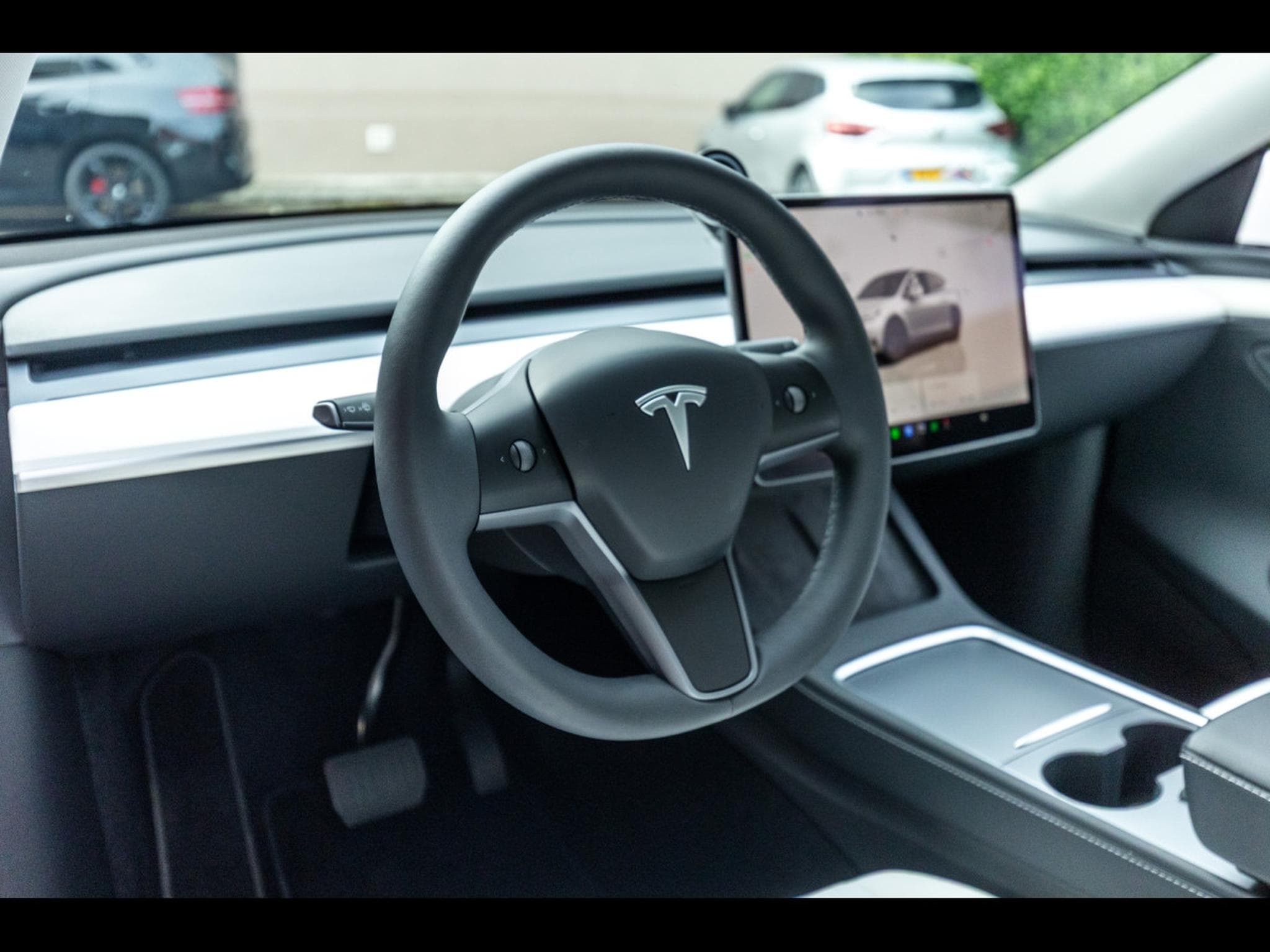 Tesla Model Y LONG RANGE DUAL MOTOR AWD I AUTOPILOT (2024) - Photo 9